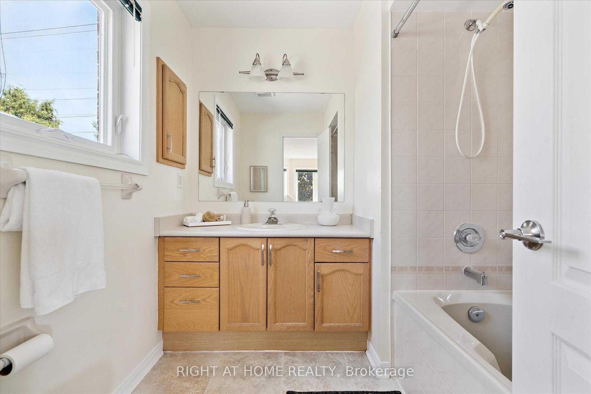 Photo 20 of 2097 Lynn Heights Drive, Pickering, Liverpool — HOMEH