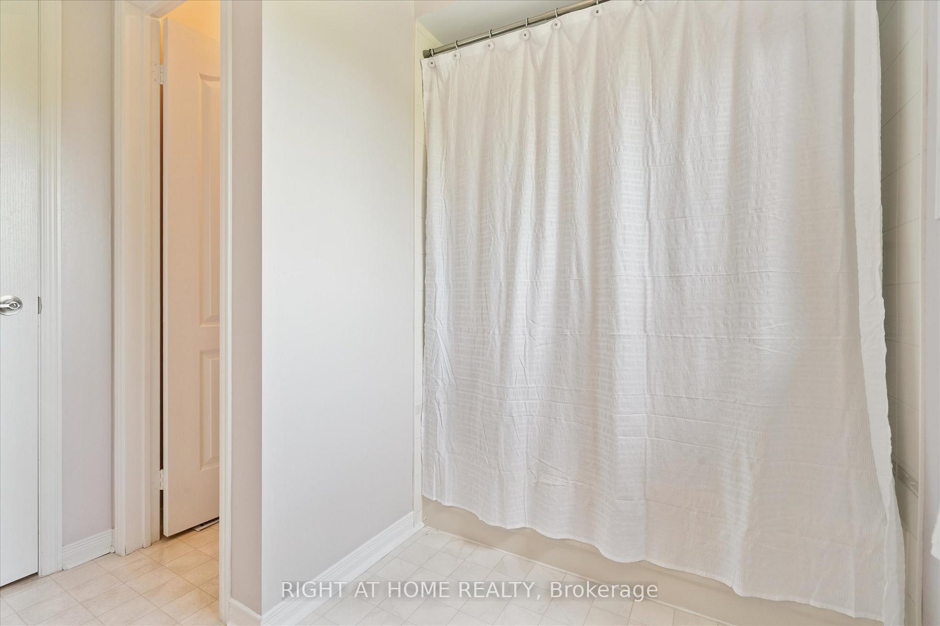 Photo 25 of 2097 Lynn Heights Drive, Pickering, Liverpool — HOMEH