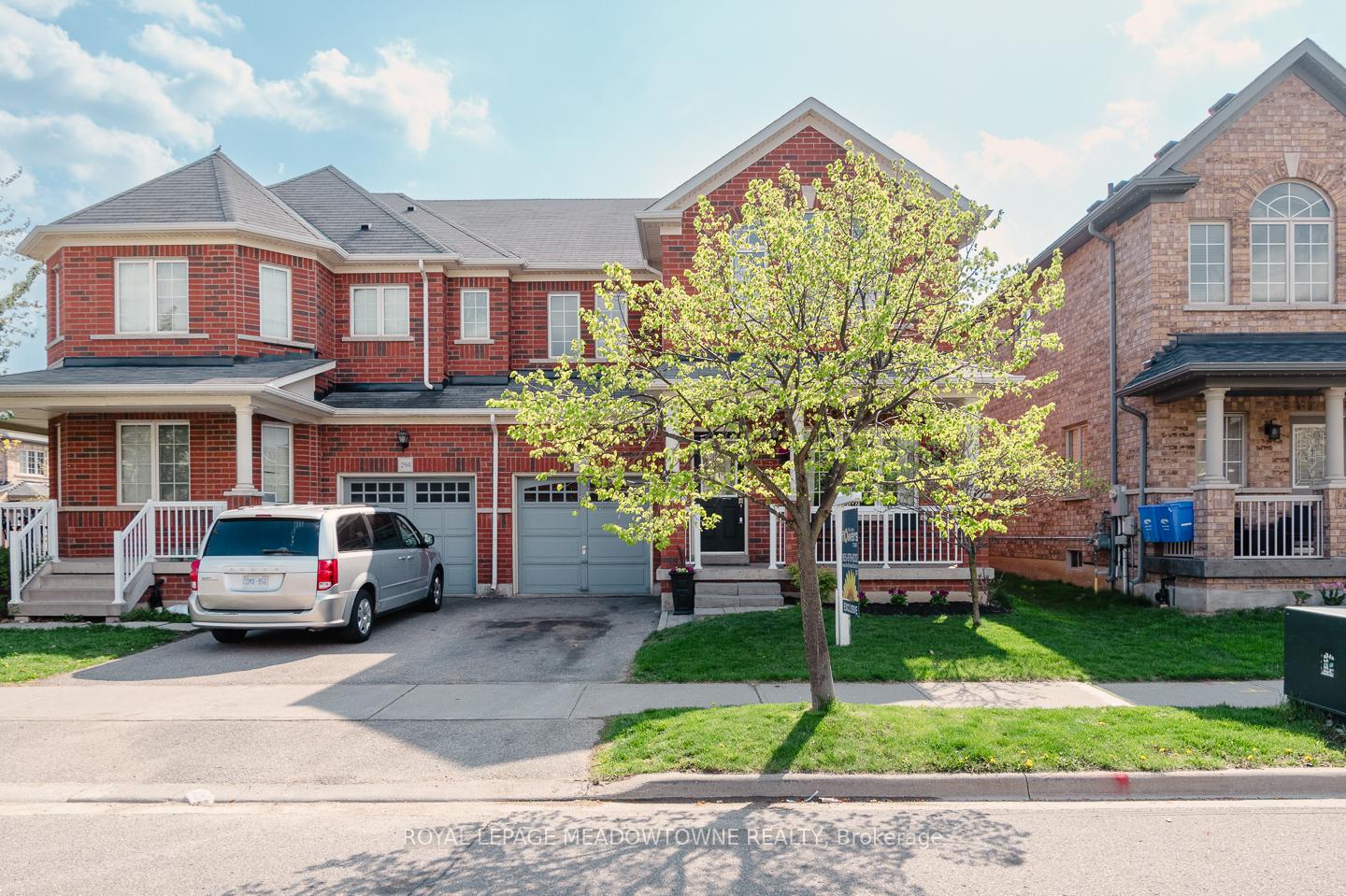 Front of 292 Giddings Crescent