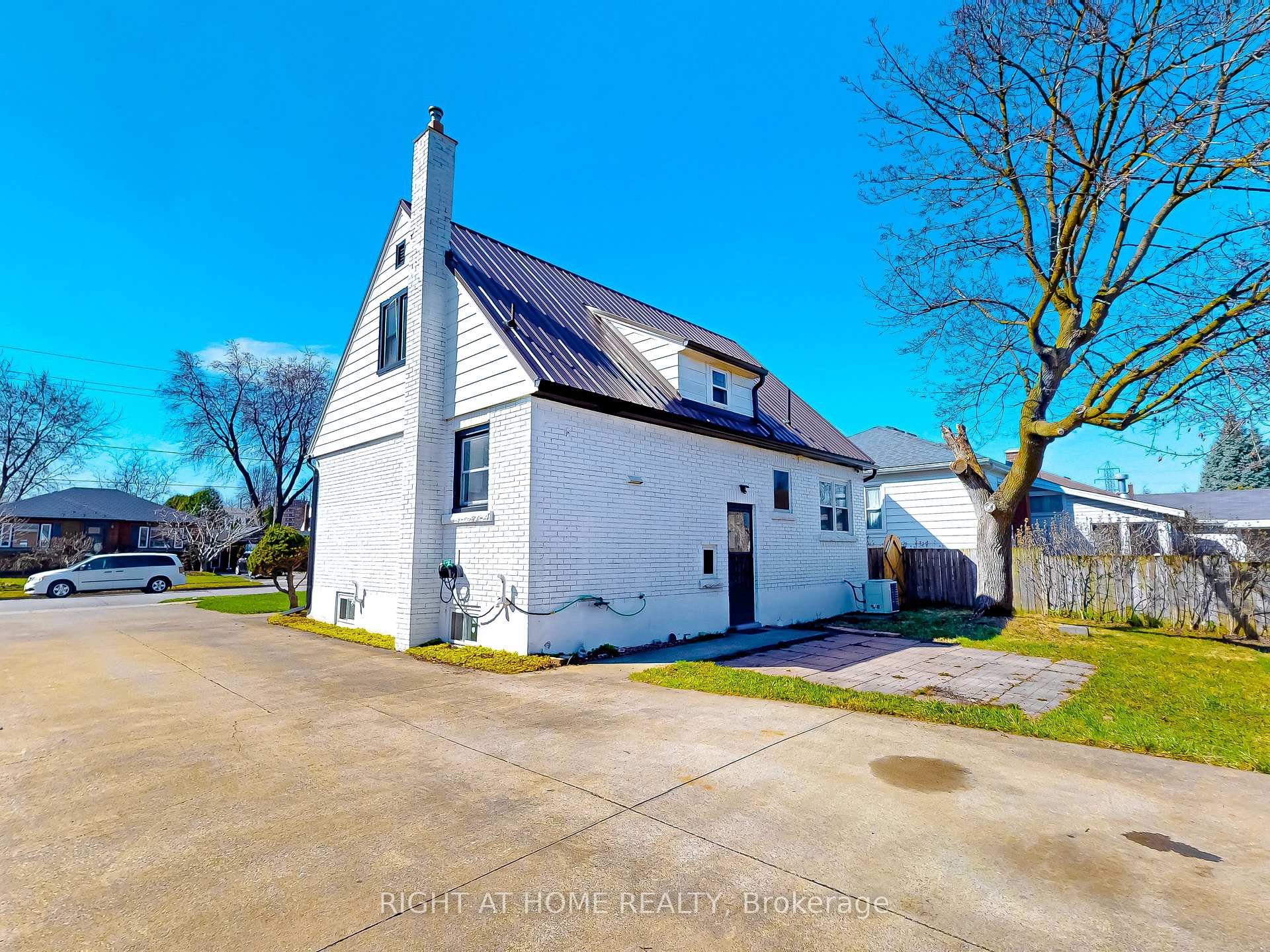 Photo 2 of 6077 Coholan Street, Niagara Falls, Church's Lane — HOMEH
