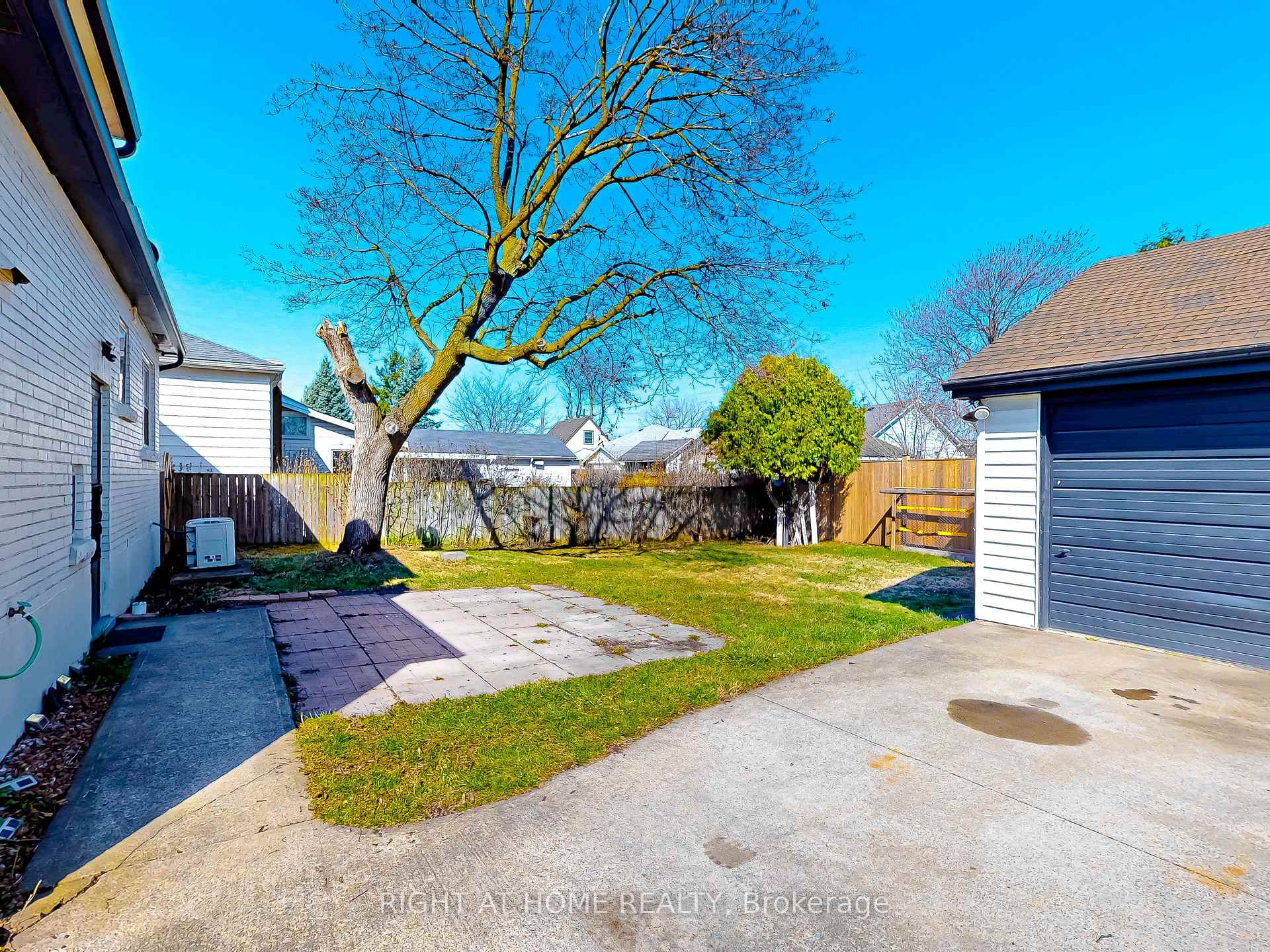 Photo 3 of 6077 Coholan Street, Niagara Falls, Church's Lane — HOMEH
