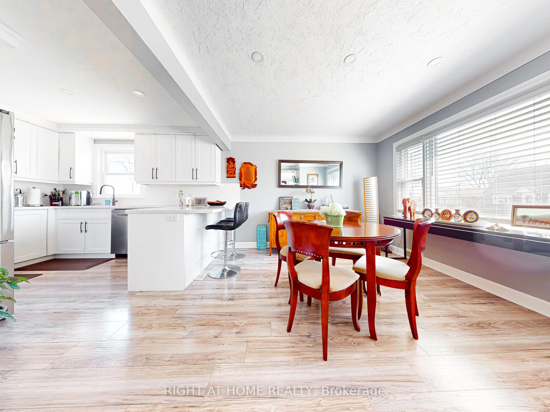 Photo 6 of 6077 Coholan Street, Niagara Falls, Church's Lane — HOMEH