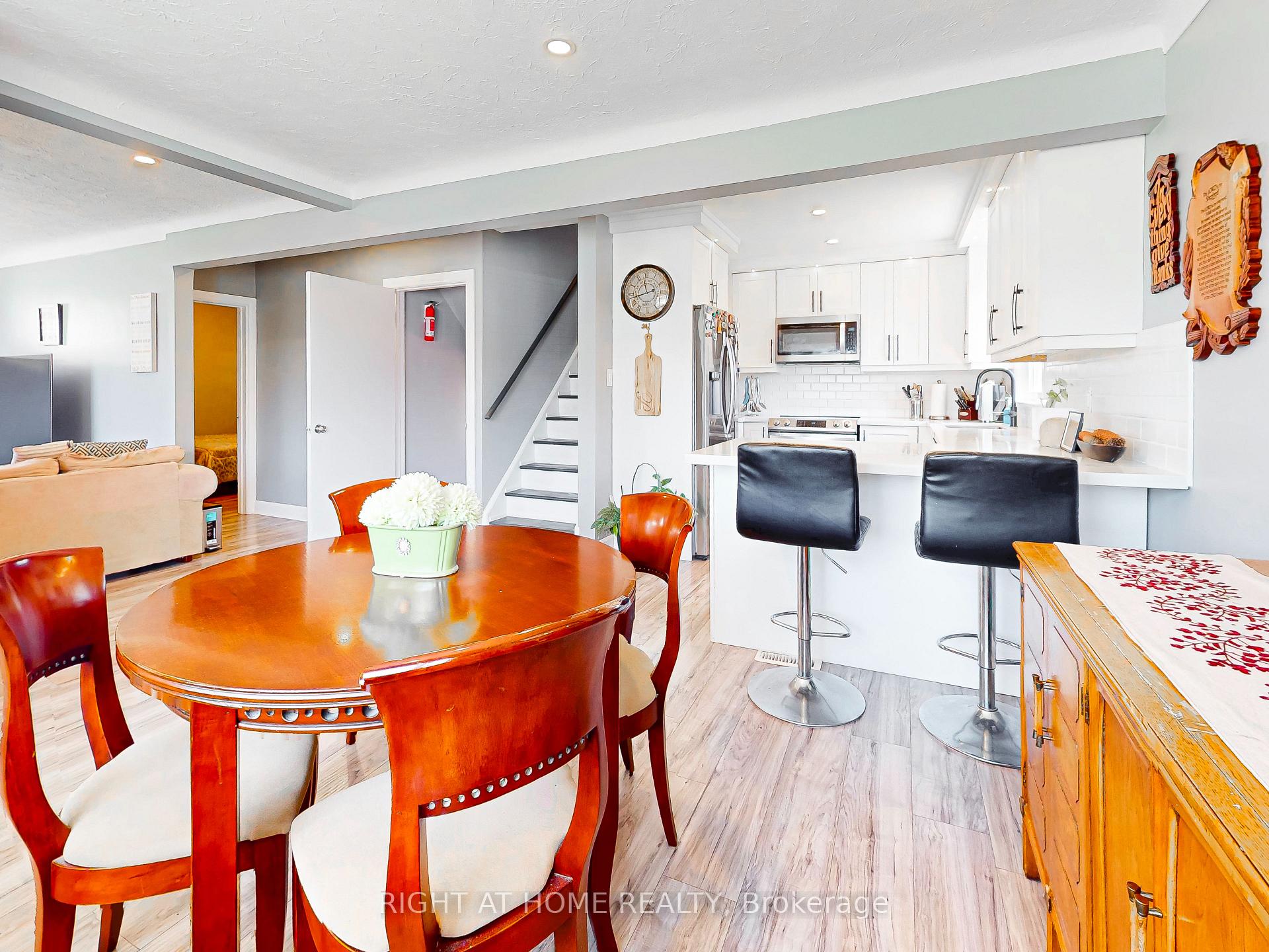 Photo 8 of 6077 Coholan Street, Niagara Falls, Church's Lane — HOMEH