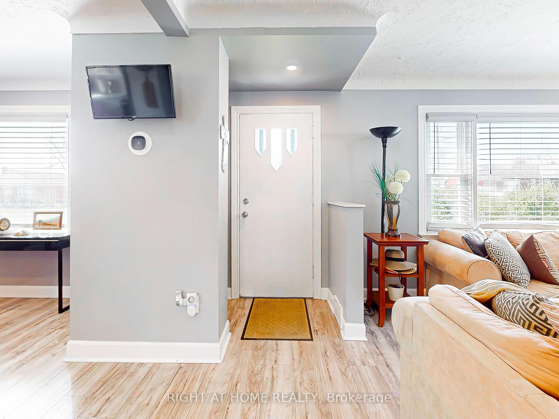 Photo 12 of 6077 Coholan Street, Niagara Falls, Church's Lane — HOMEH