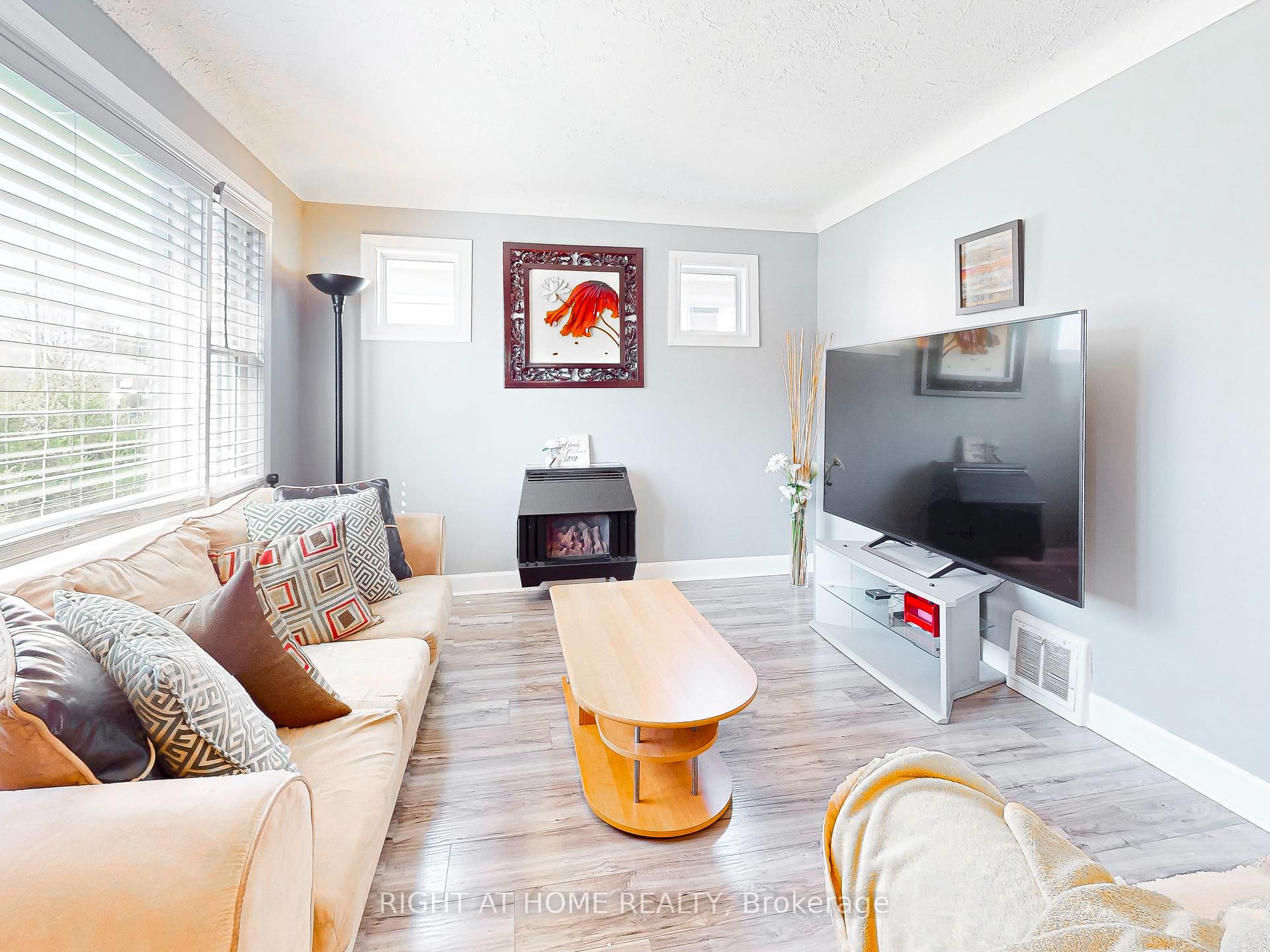Photo 16 of 6077 Coholan Street, Niagara Falls, Church's Lane — HOMEH