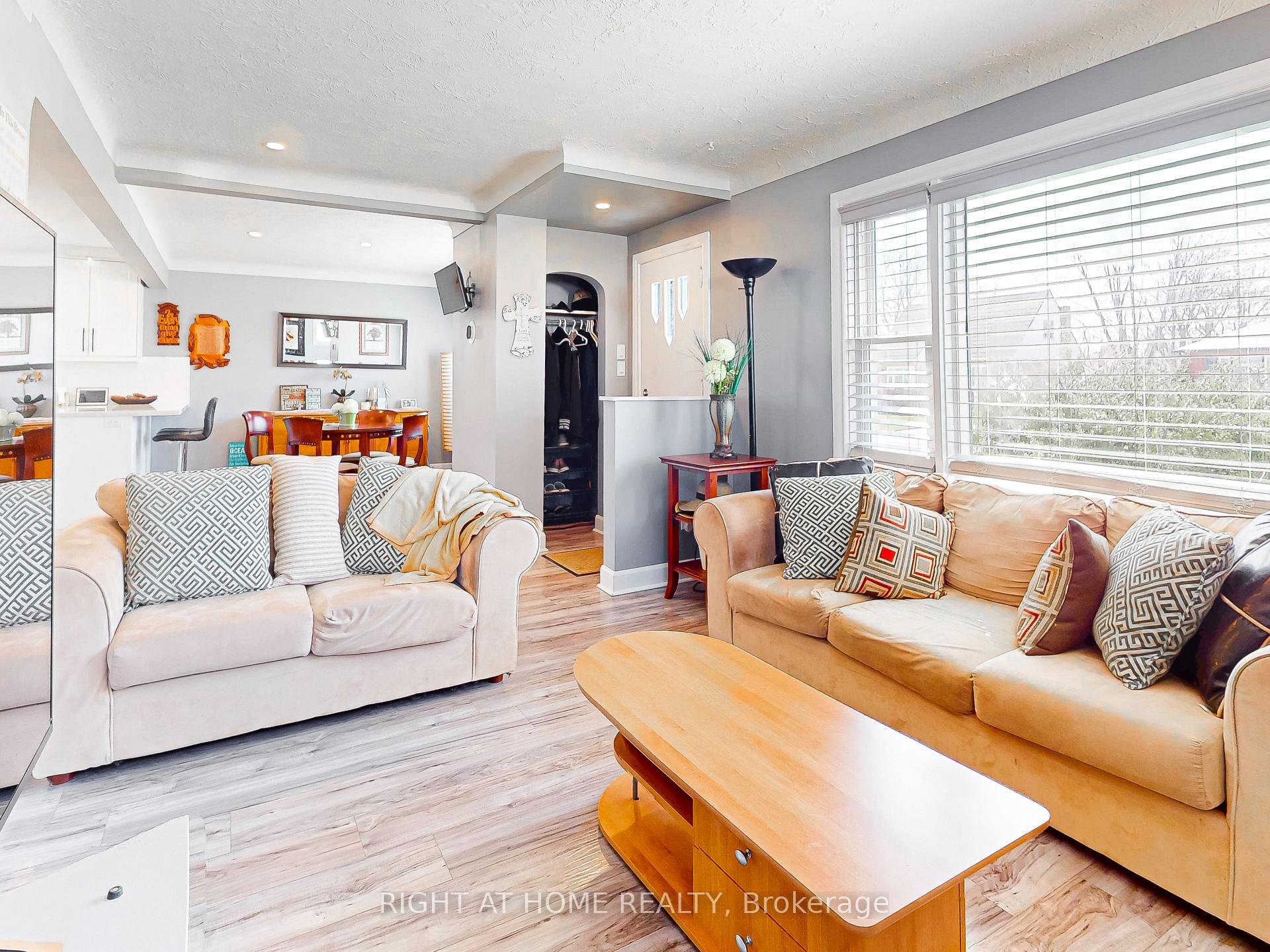Photo 17 of 6077 Coholan Street, Niagara Falls, Church's Lane — HOMEH