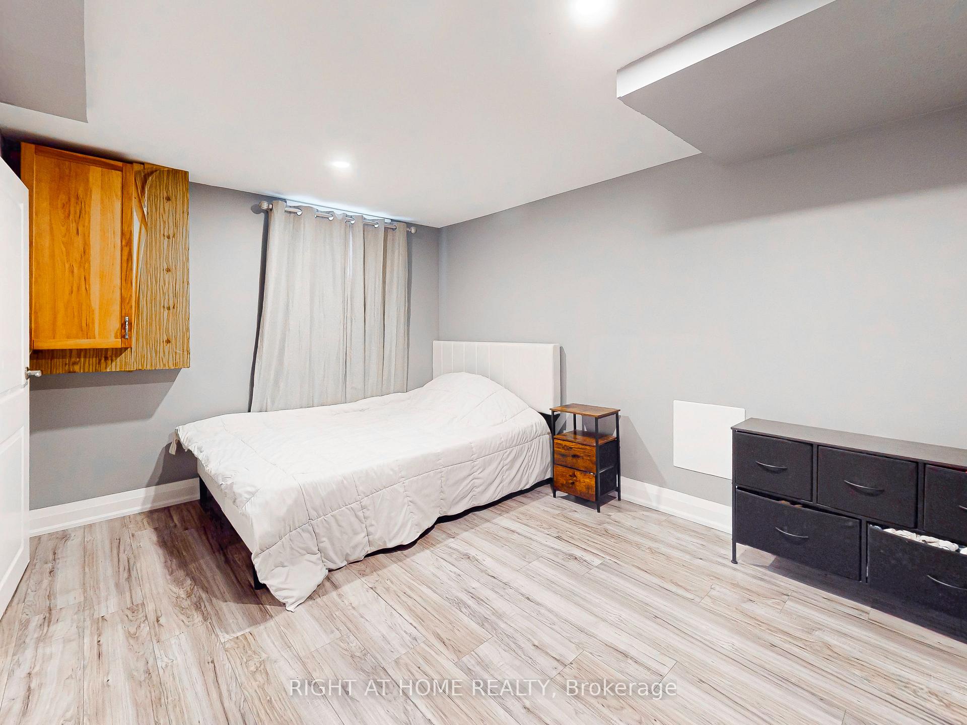 Photo 33 of 6077 Coholan Street, Niagara Falls, Church's Lane — HOMEH