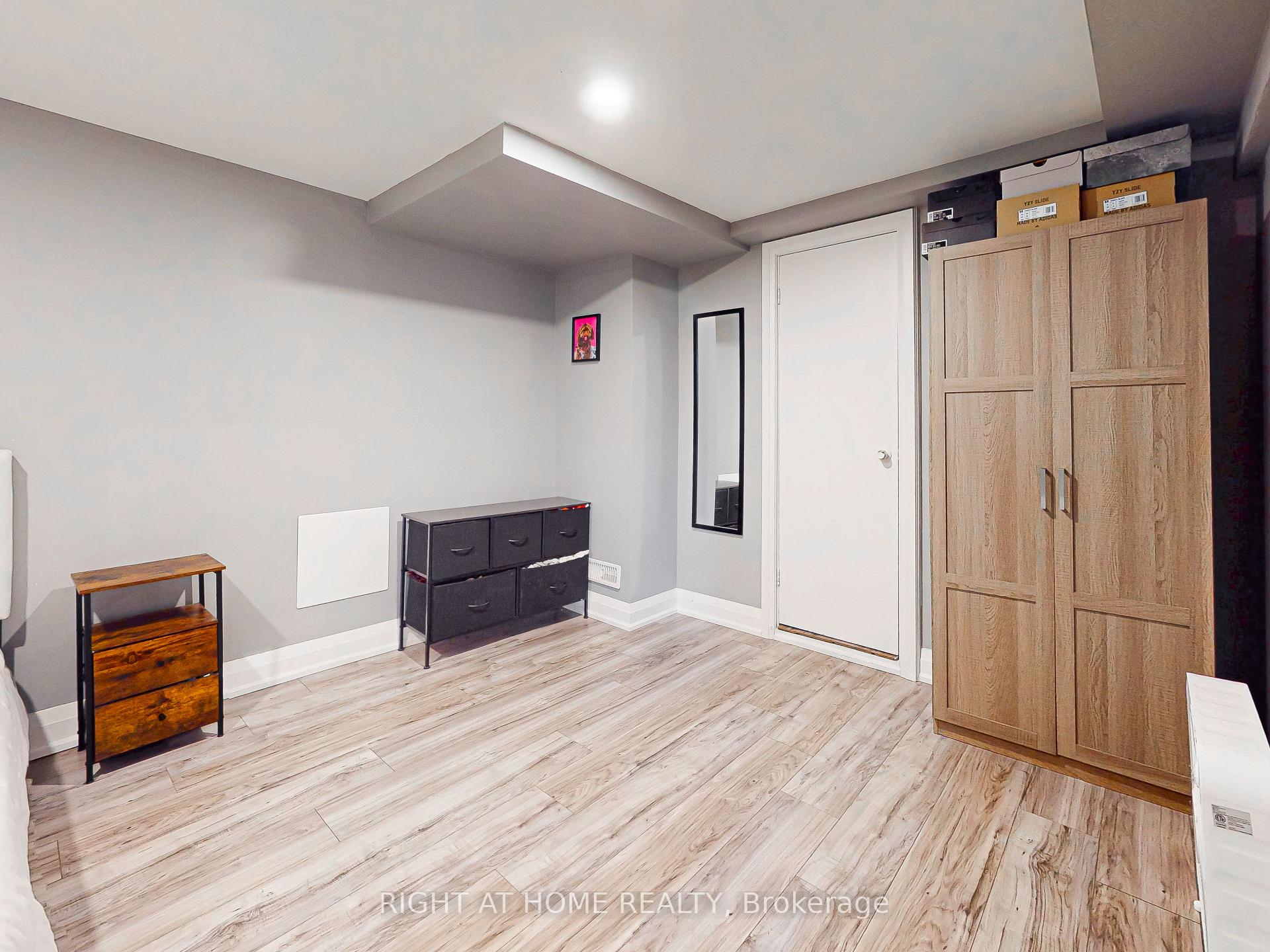 Photo 34 of 6077 Coholan Street, Niagara Falls, Church's Lane — HOMEH