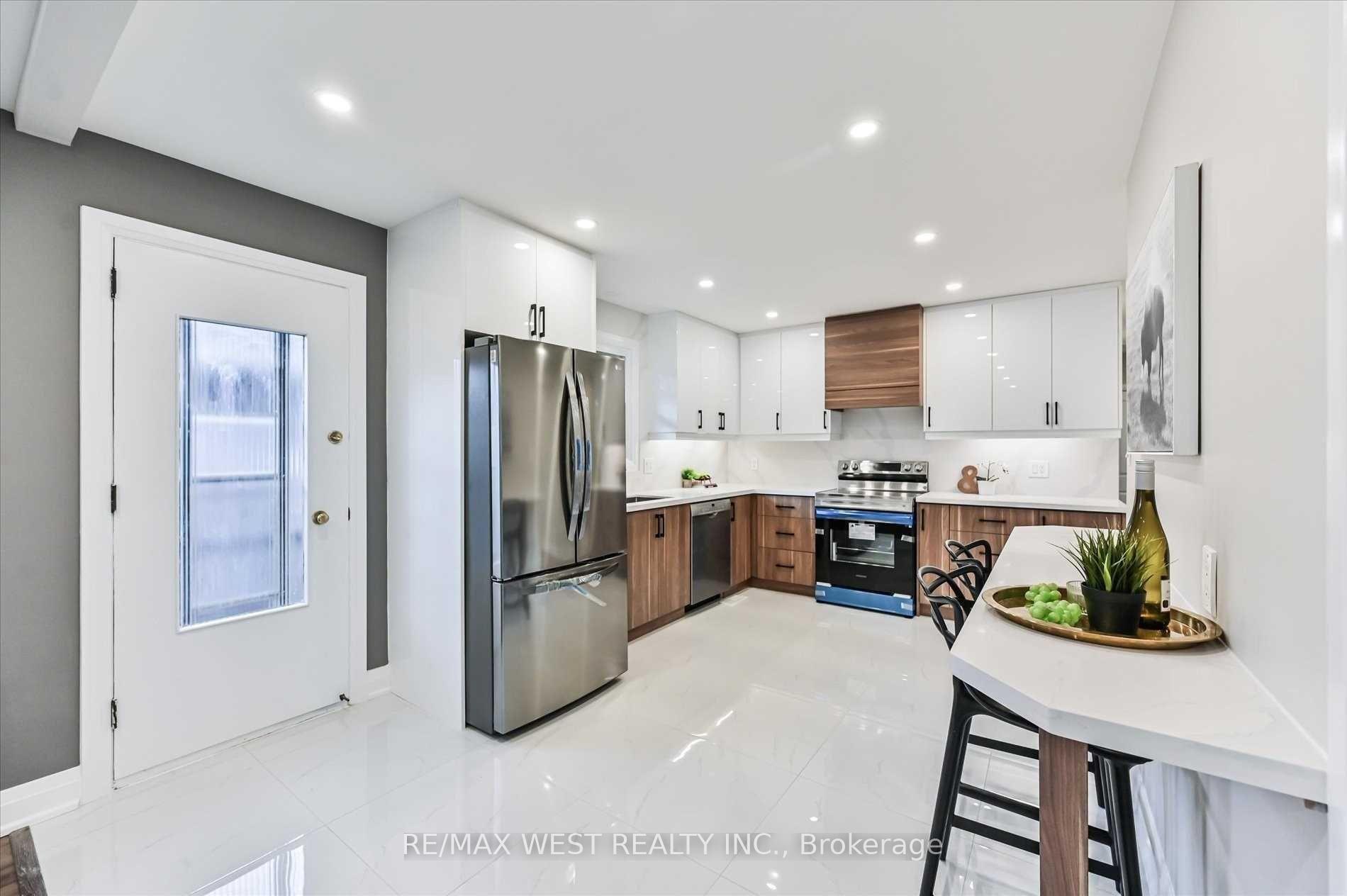 Photo 11 of 616 Shakespeare Avenue, Oshawa, Donevan — HOMEH