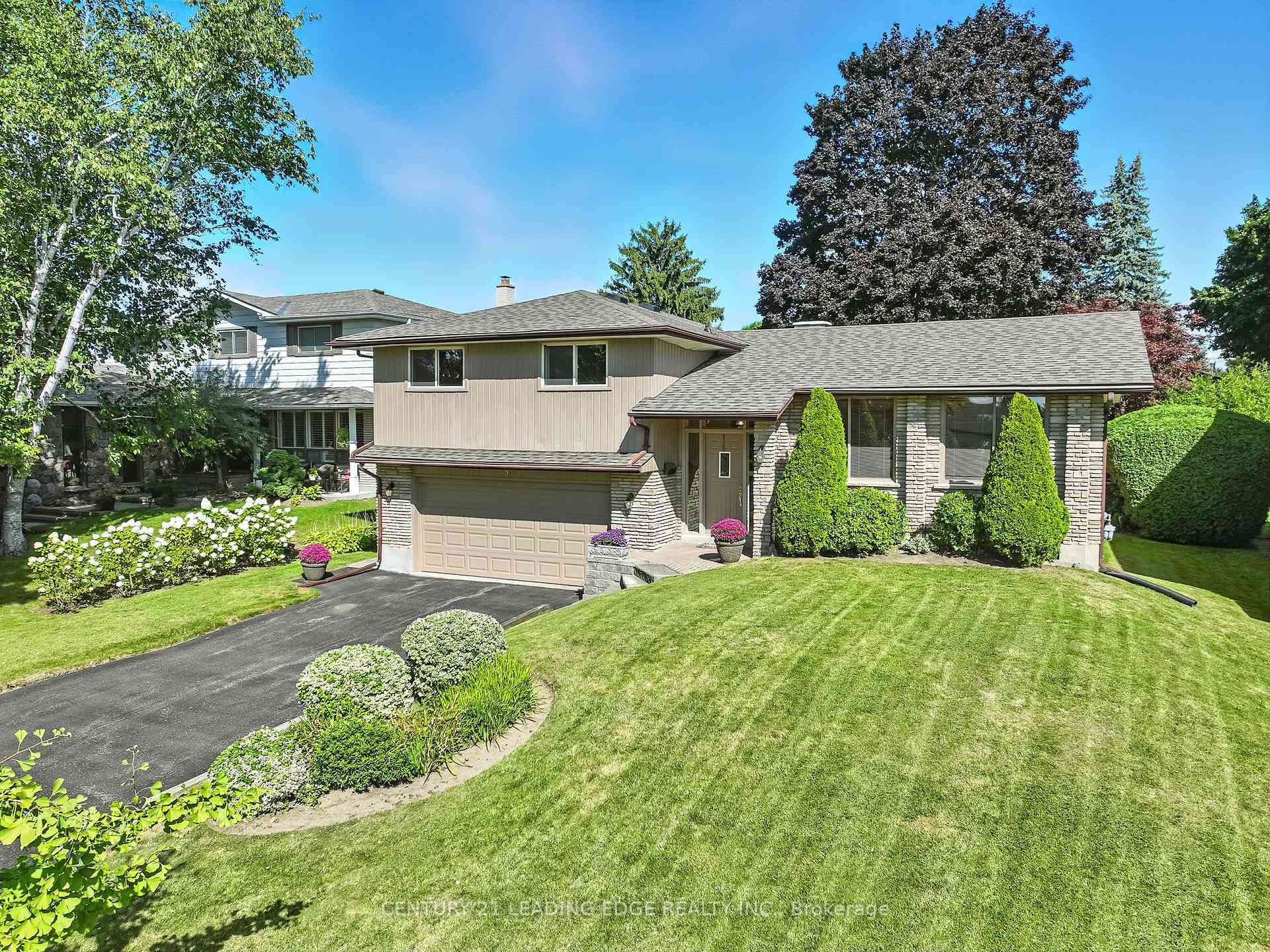 Photo 2 of 154 Switzer Drive, Oshawa, Centennial — HOMEH
