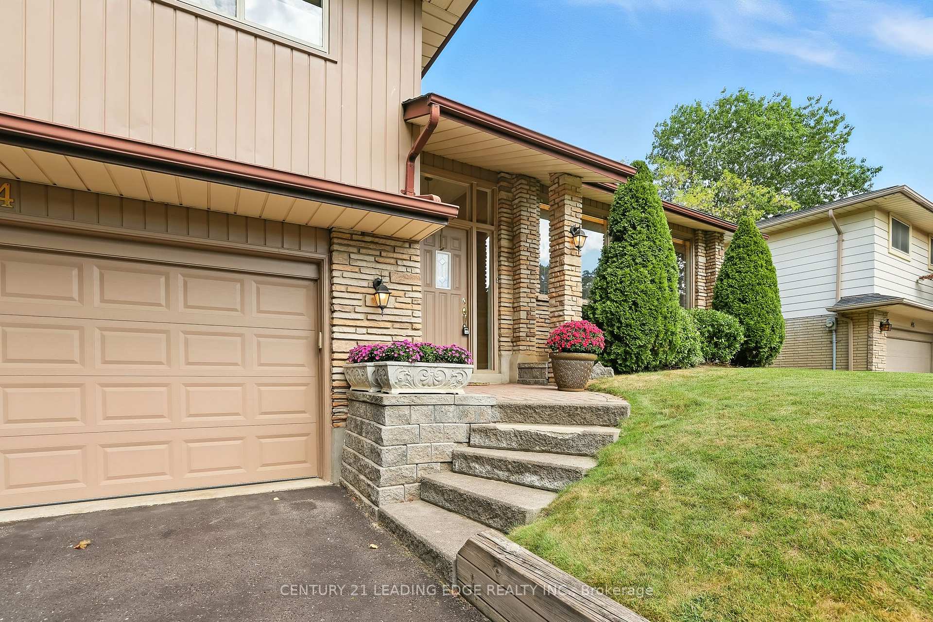 Photo 4 of 154 Switzer Drive, Oshawa, Centennial — HOMEH