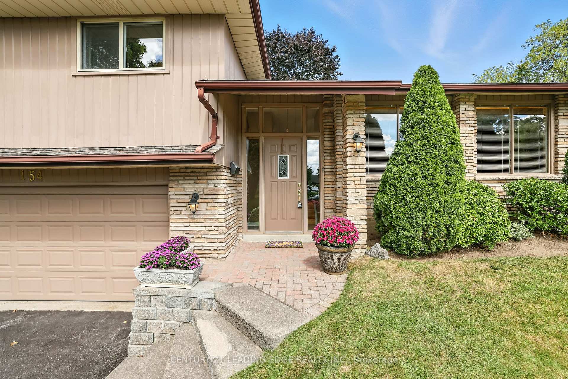 Photo 5 of 154 Switzer Drive, Oshawa, Centennial — HOMEH