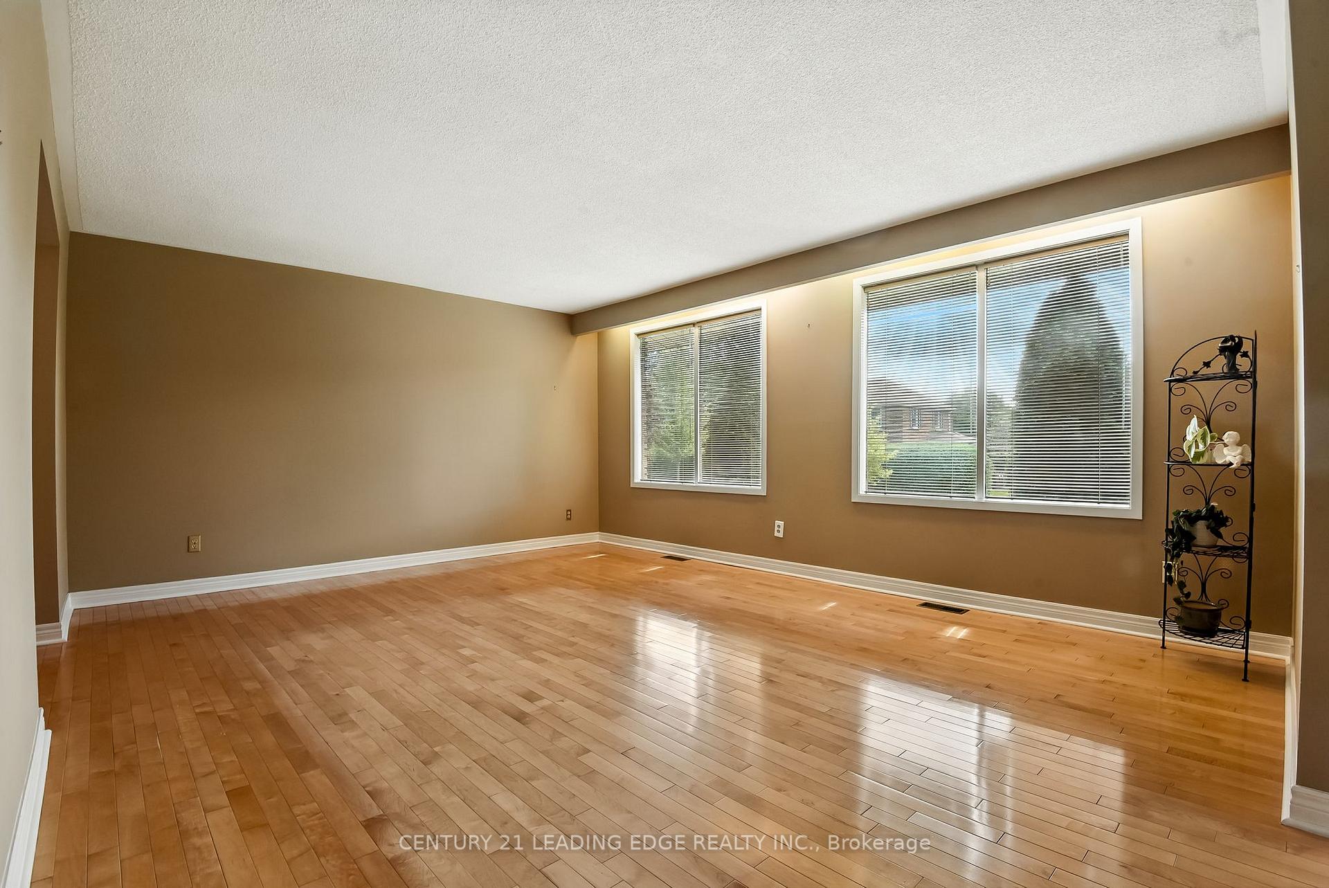 Photo 8 of 154 Switzer Drive, Oshawa, Centennial — HOMEH