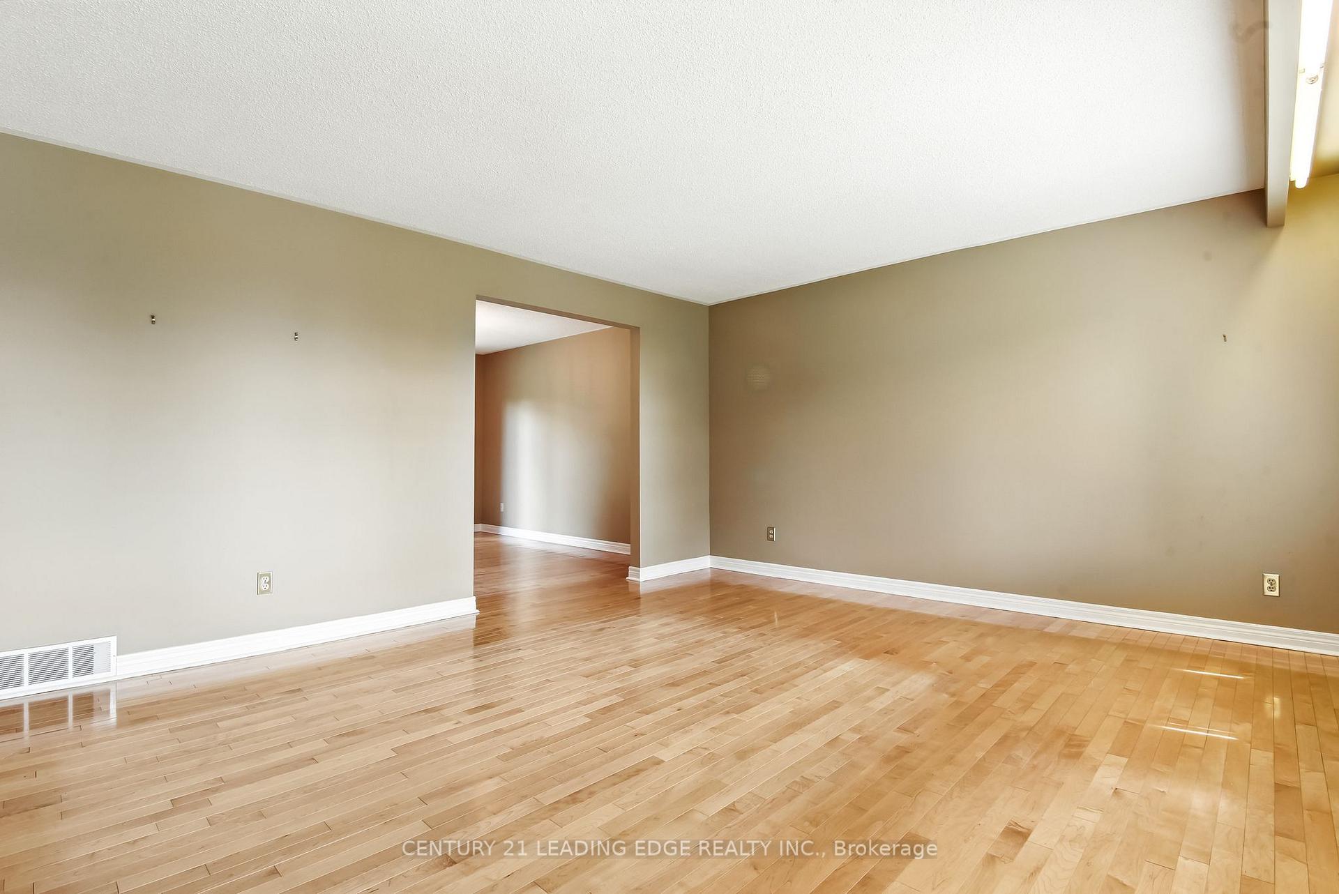 Photo 10 of 154 Switzer Drive, Oshawa, Centennial — HOMEH