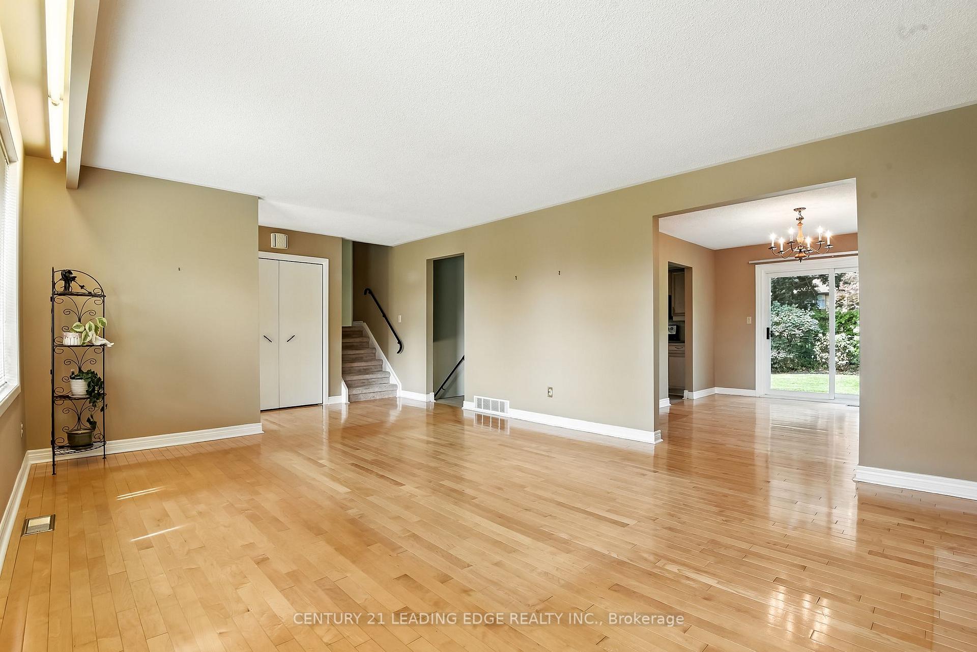 Photo 11 of 154 Switzer Drive, Oshawa, Centennial — HOMEH