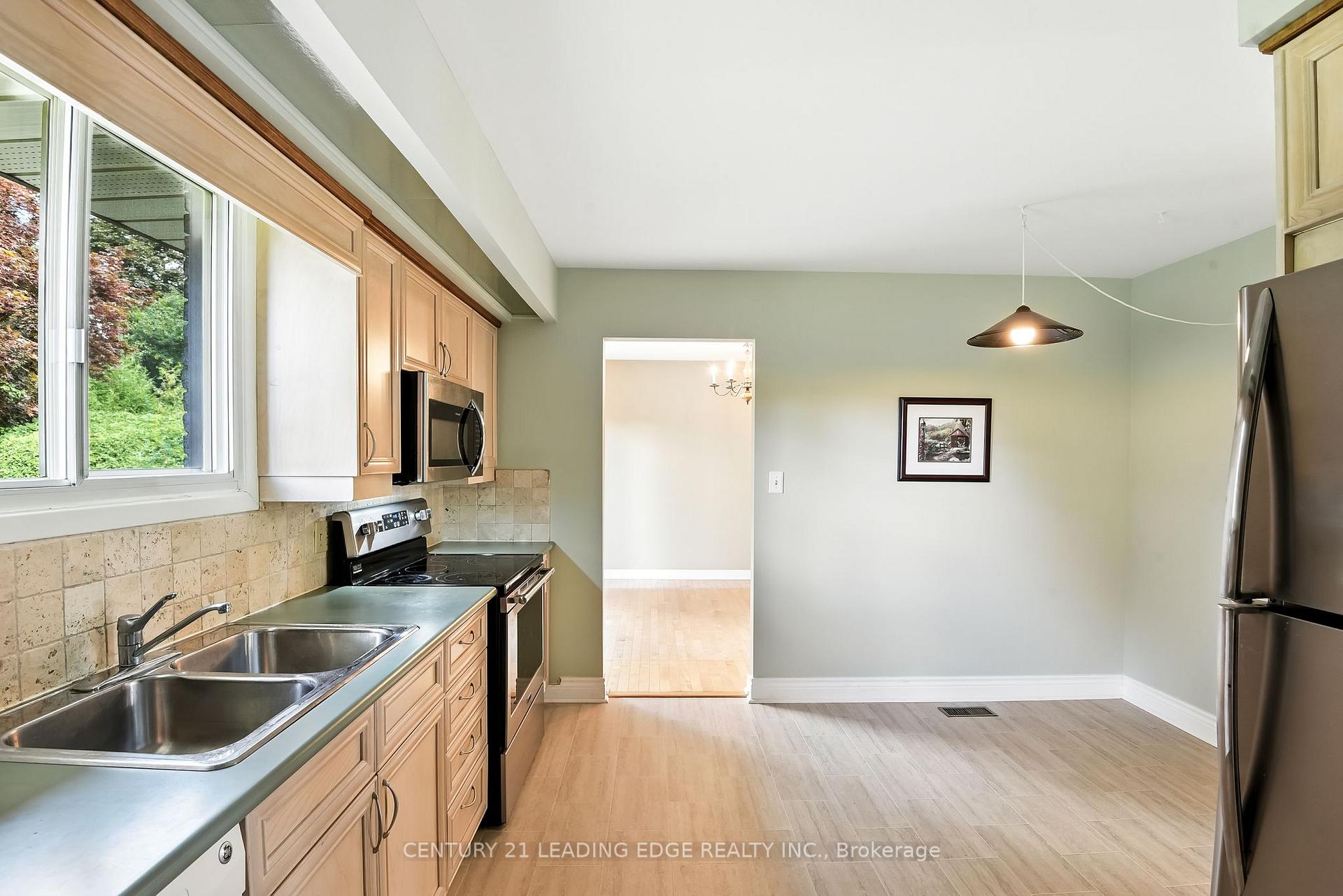 Photo 17 of 154 Switzer Drive, Oshawa, Centennial — HOMEH