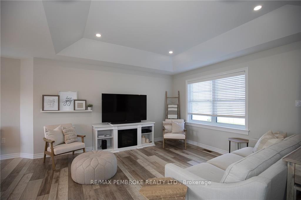 Photo 8 of 9 Durant Street, Petawawa — HOMEH