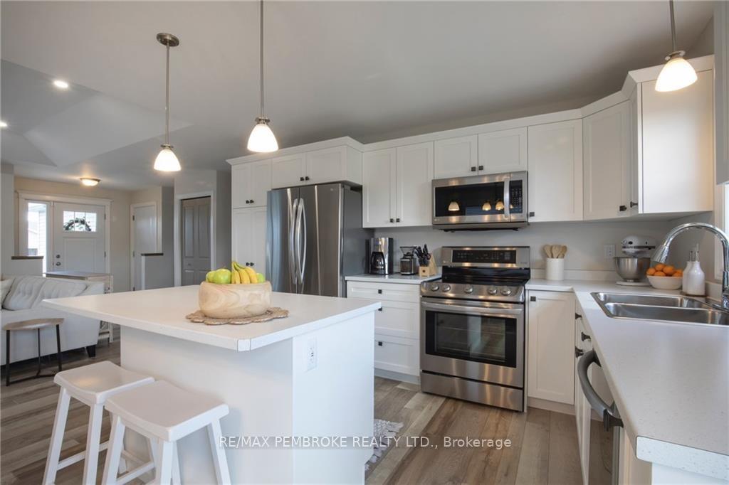 Photo 12 of 9 Durant Street, Petawawa — HOMEH
