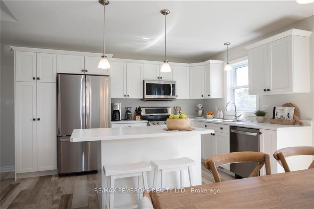 Photo 13 of 9 Durant Street, Petawawa — HOMEH