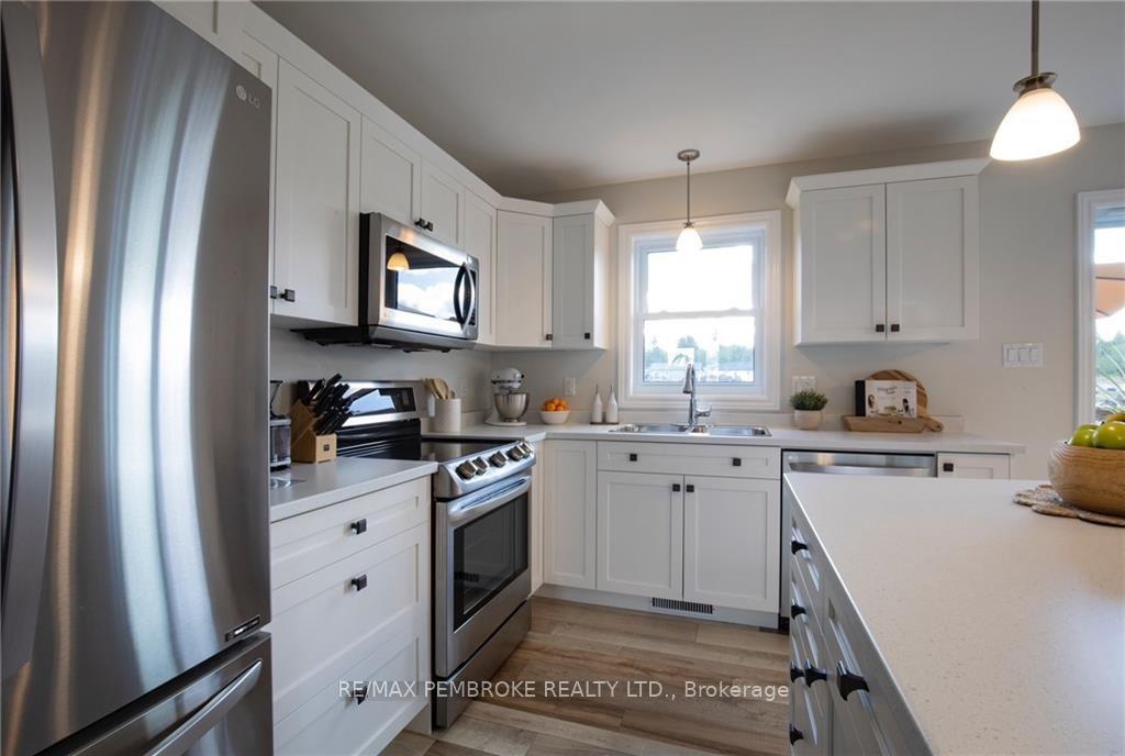Photo 14 of 9 Durant Street, Petawawa — HOMEH