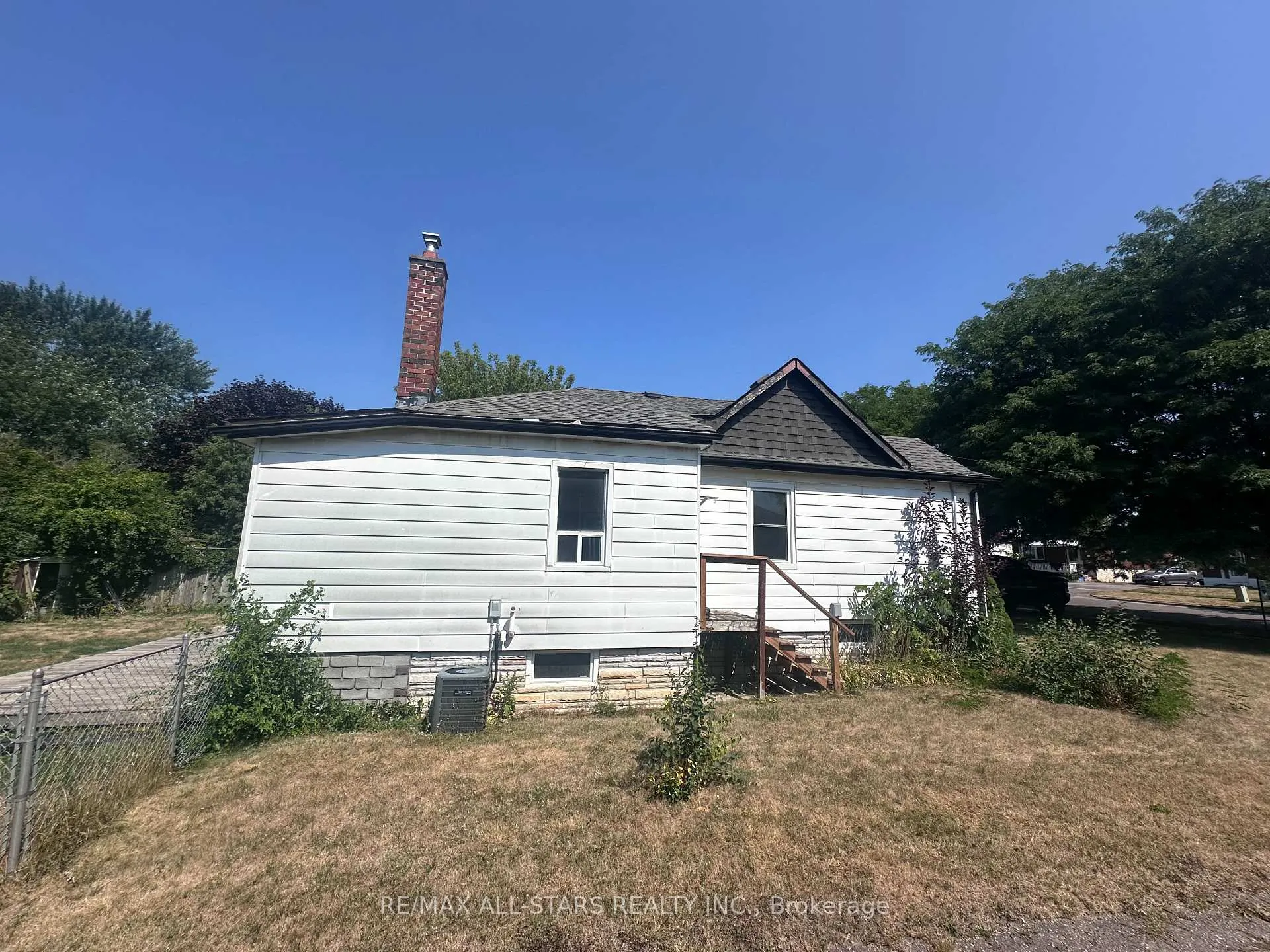Photo 4 of 86 Cromwell Avenue, Oshawa, Vanier — HOMEH