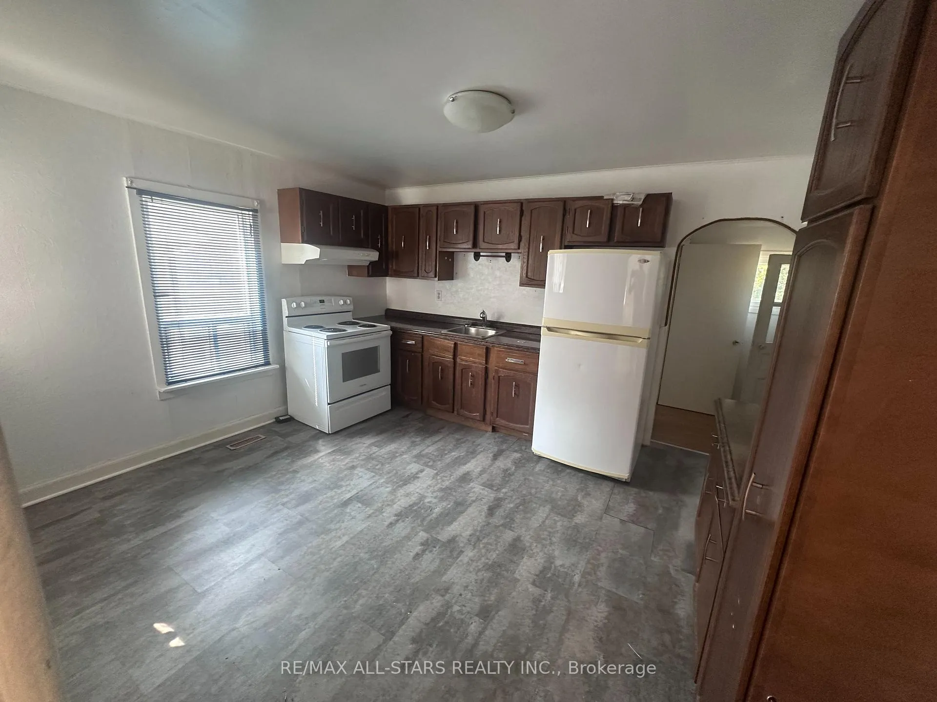 Photo 11 of 86 Cromwell Avenue, Oshawa, Vanier — HOMEH