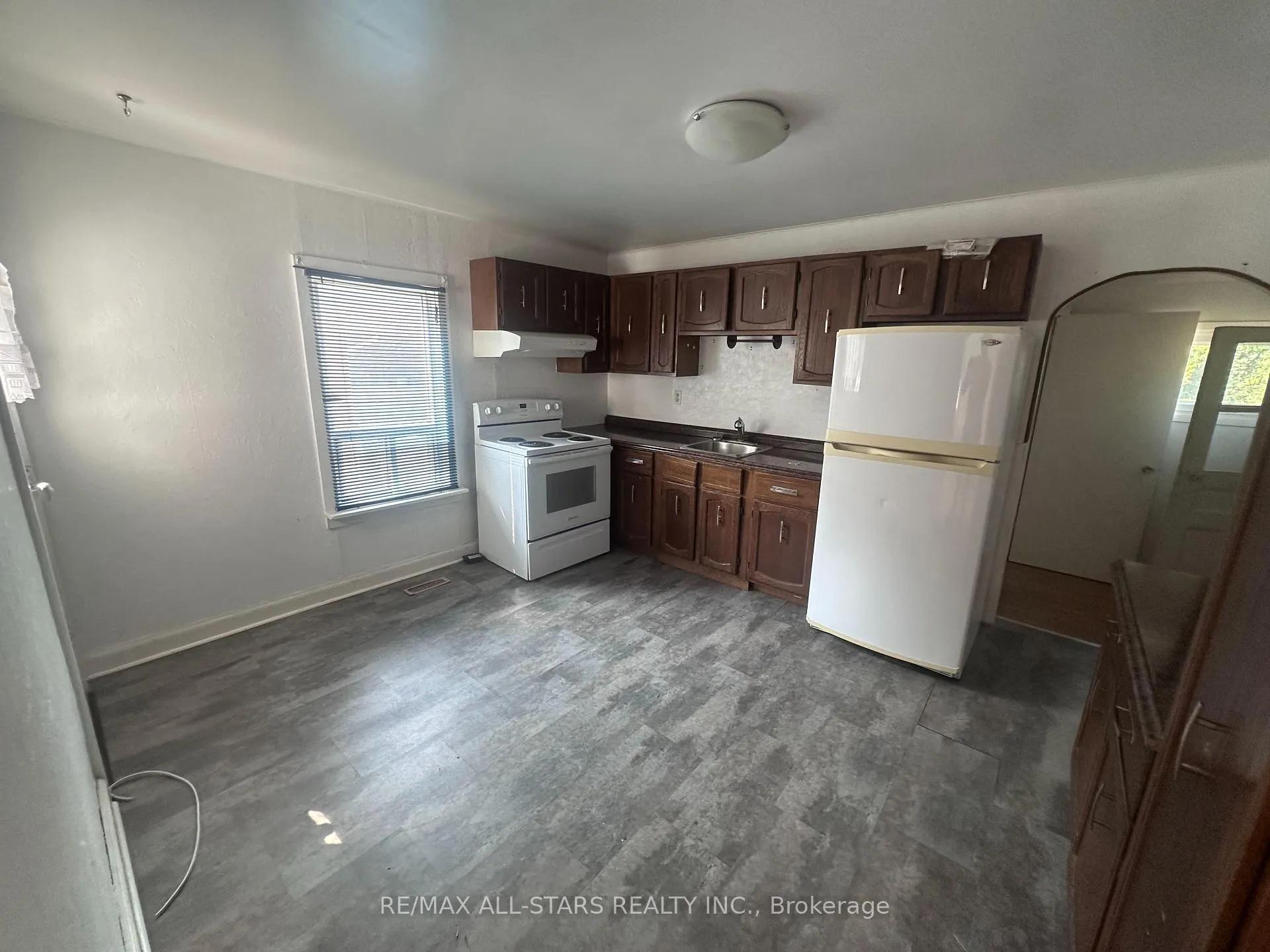 Photo 13 of 86 Cromwell Avenue, Oshawa, Vanier — HOMEH