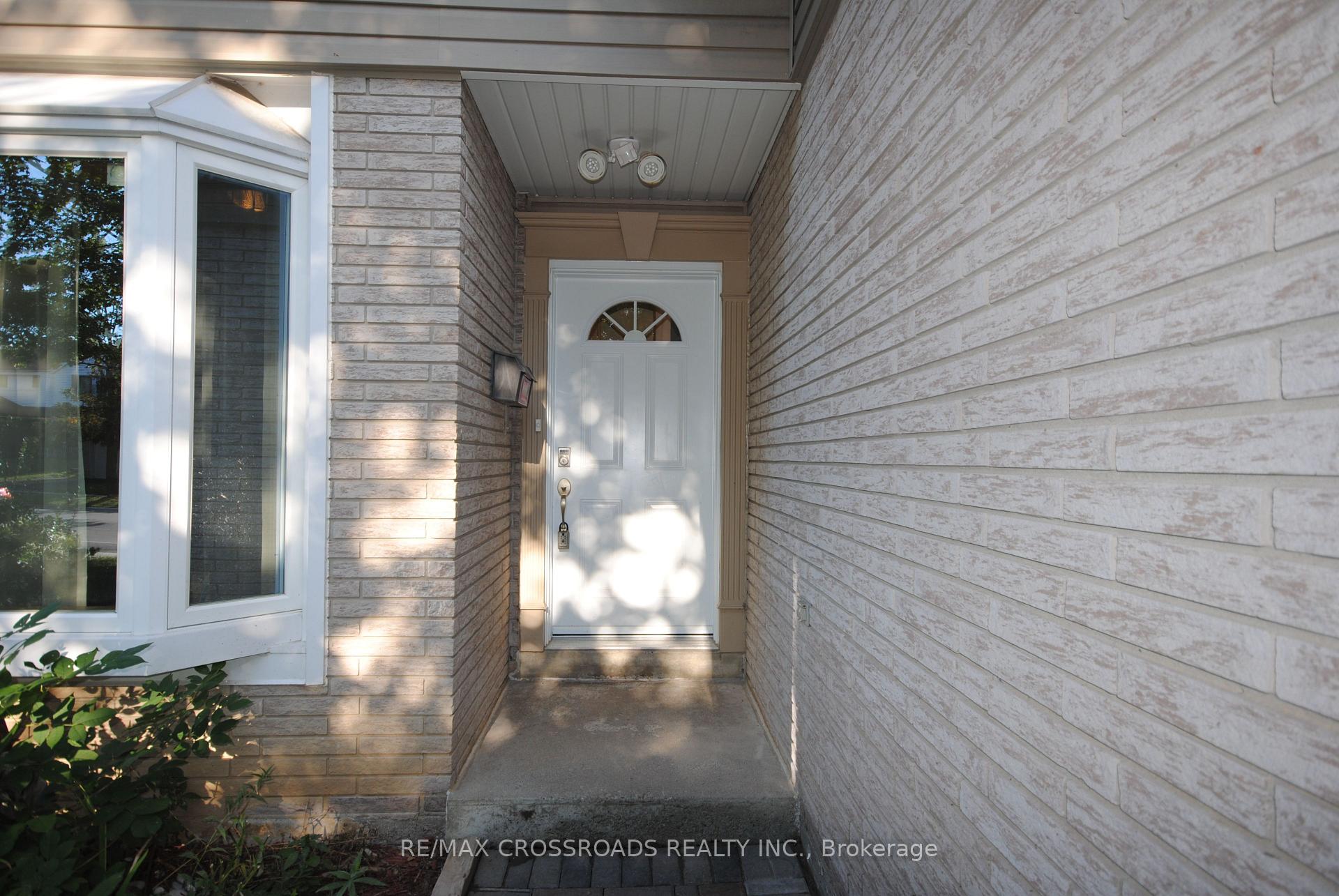 Photo 3 of 1813 Shadybrook Drive, Pickering, Amberlea — HOMEH