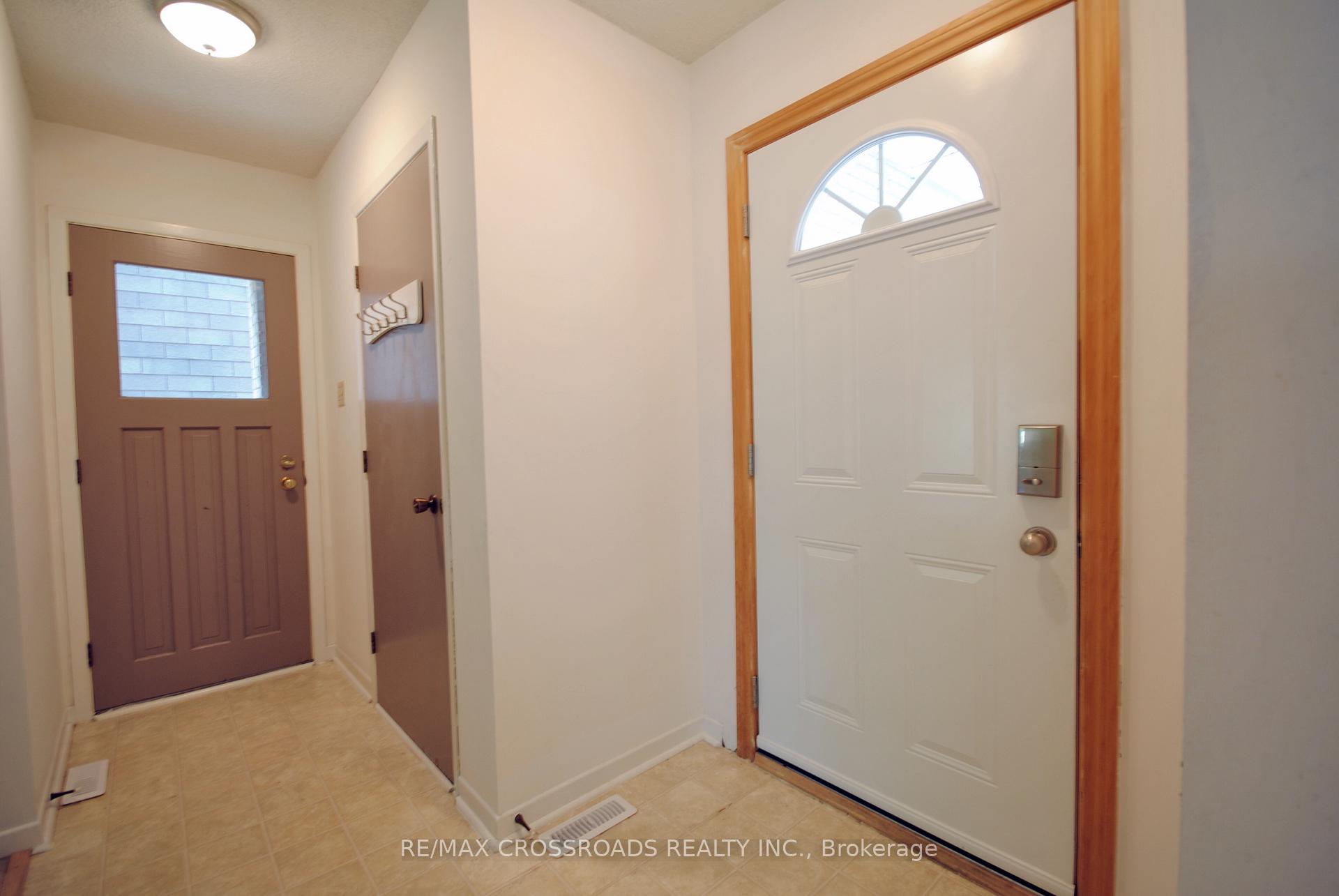 Photo 4 of 1813 Shadybrook Drive, Pickering, Amberlea — HOMEH
