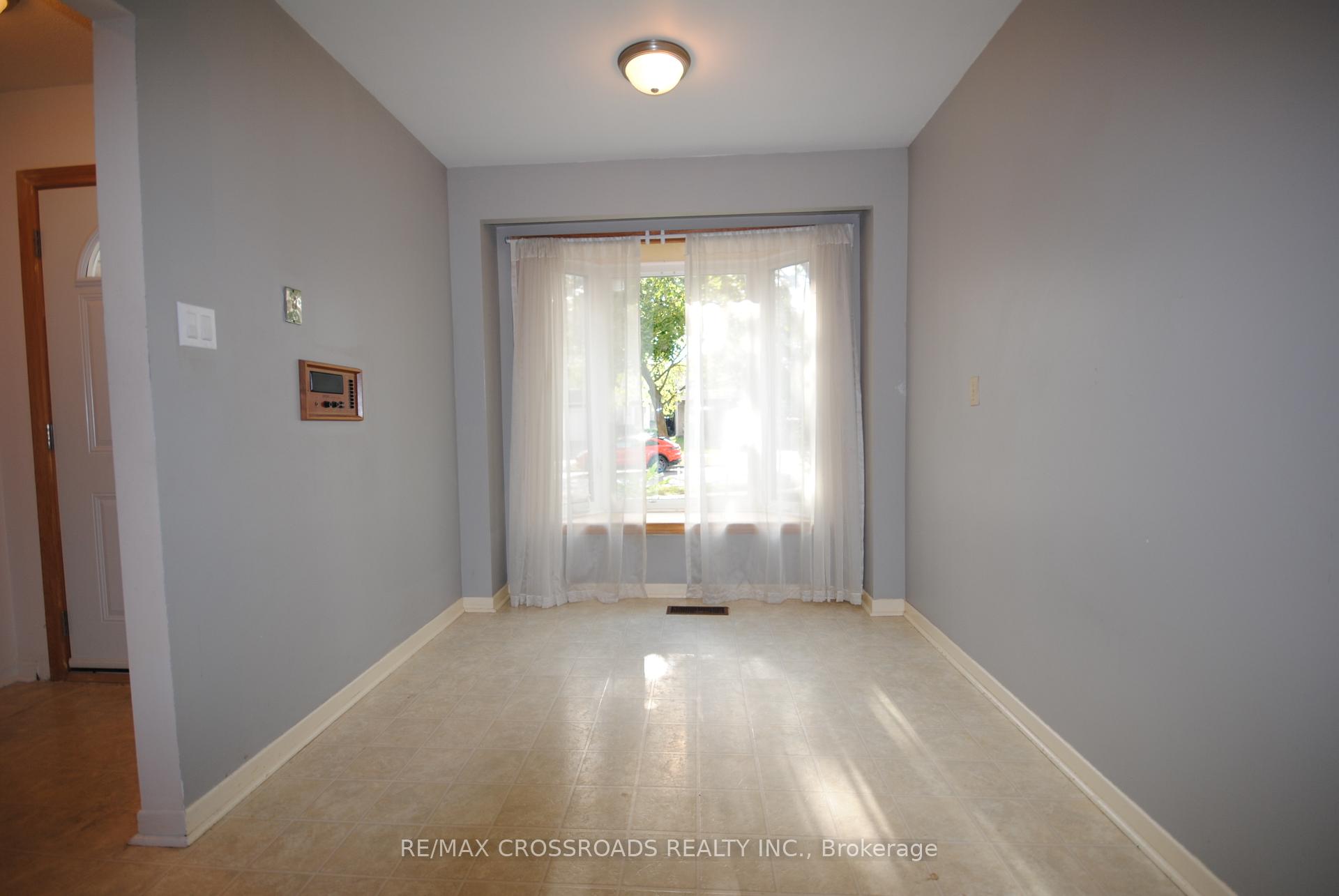 Photo 5 of 1813 Shadybrook Drive, Pickering, Amberlea — HOMEH
