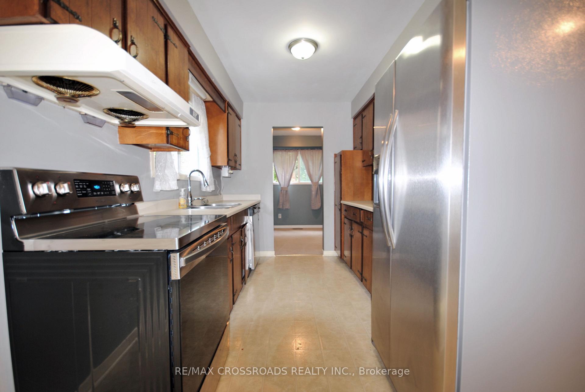 Photo 6 of 1813 Shadybrook Drive, Pickering, Amberlea — HOMEH