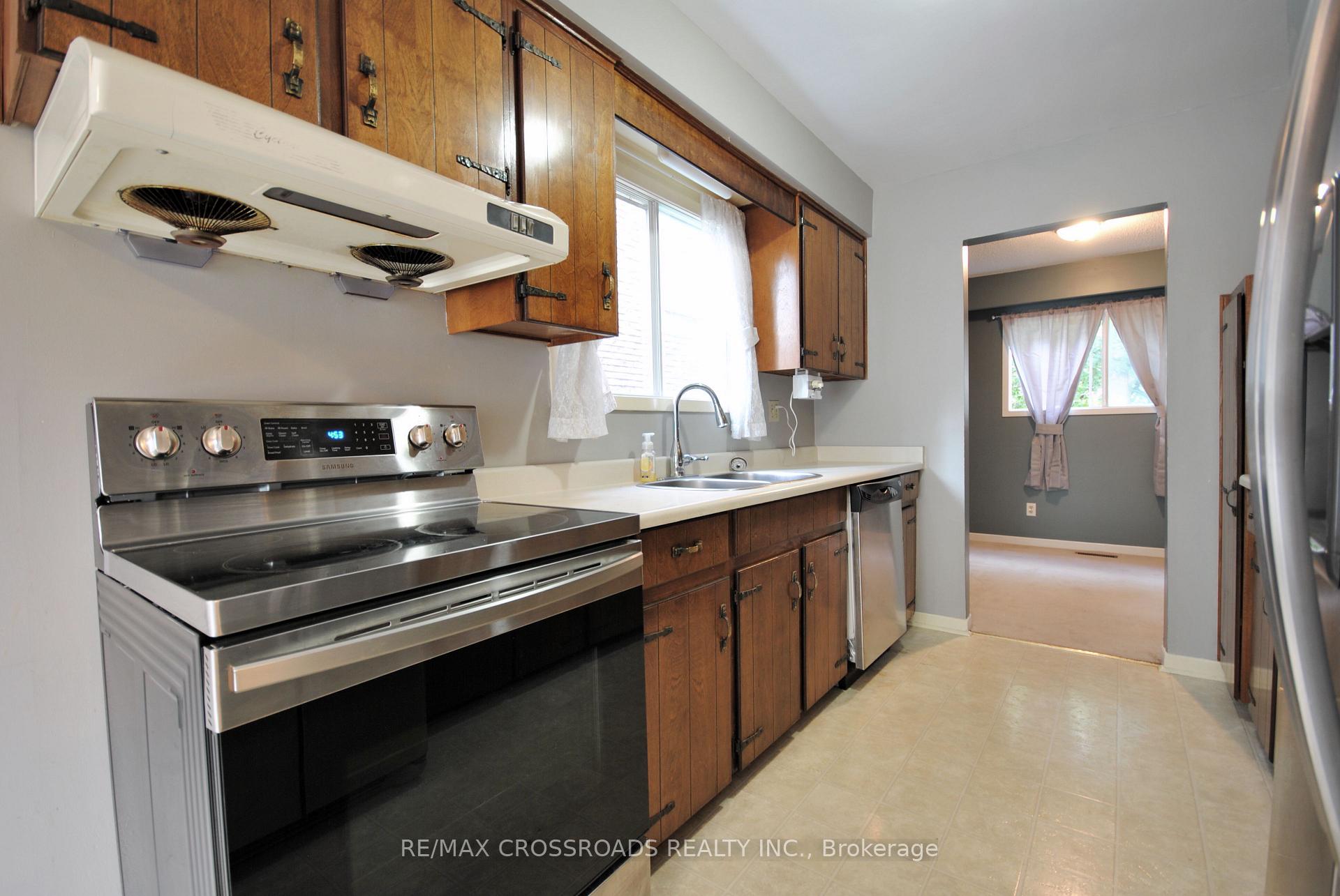 Photo 7 of 1813 Shadybrook Drive, Pickering, Amberlea — HOMEH