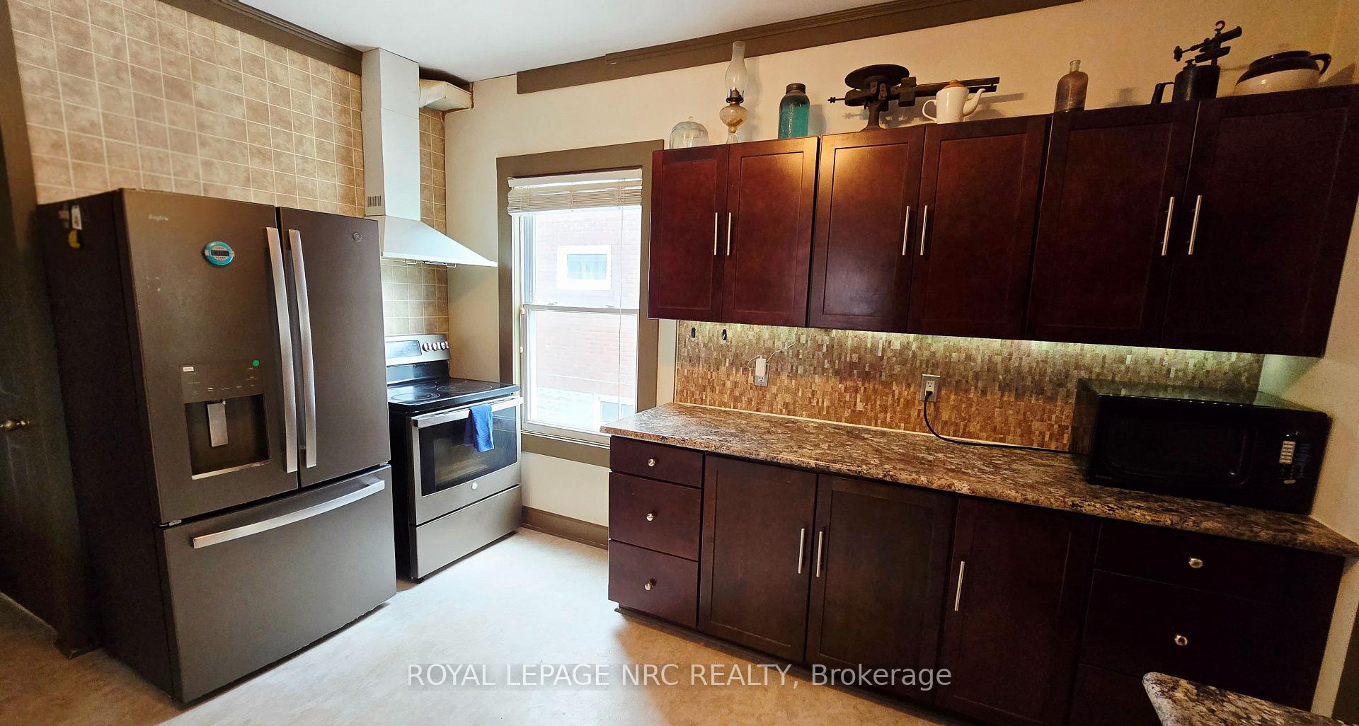 Photo 9 of 74 Delhi Street, Port Colborne, Sugarloaf — HOMEH