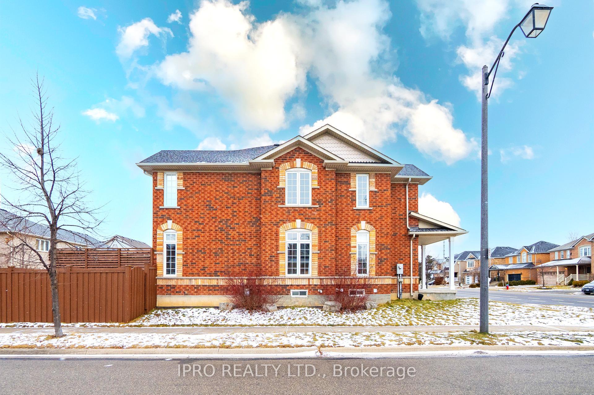 Photo 2 of 1038 Laurier Avenue, Milton, Clarke — HOMEH
