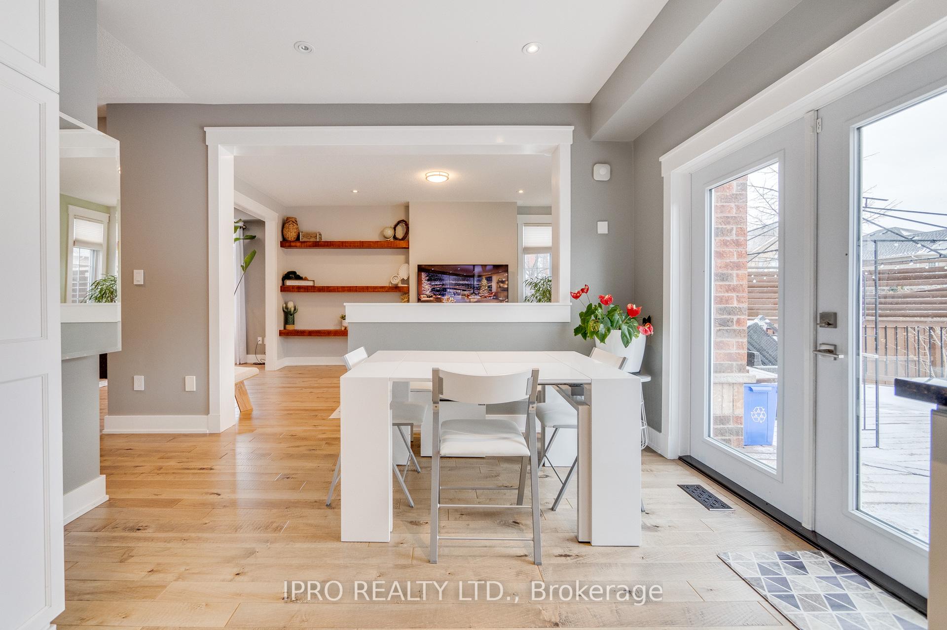Photo 10 of 1038 Laurier Avenue, Milton, Clarke — HOMEH