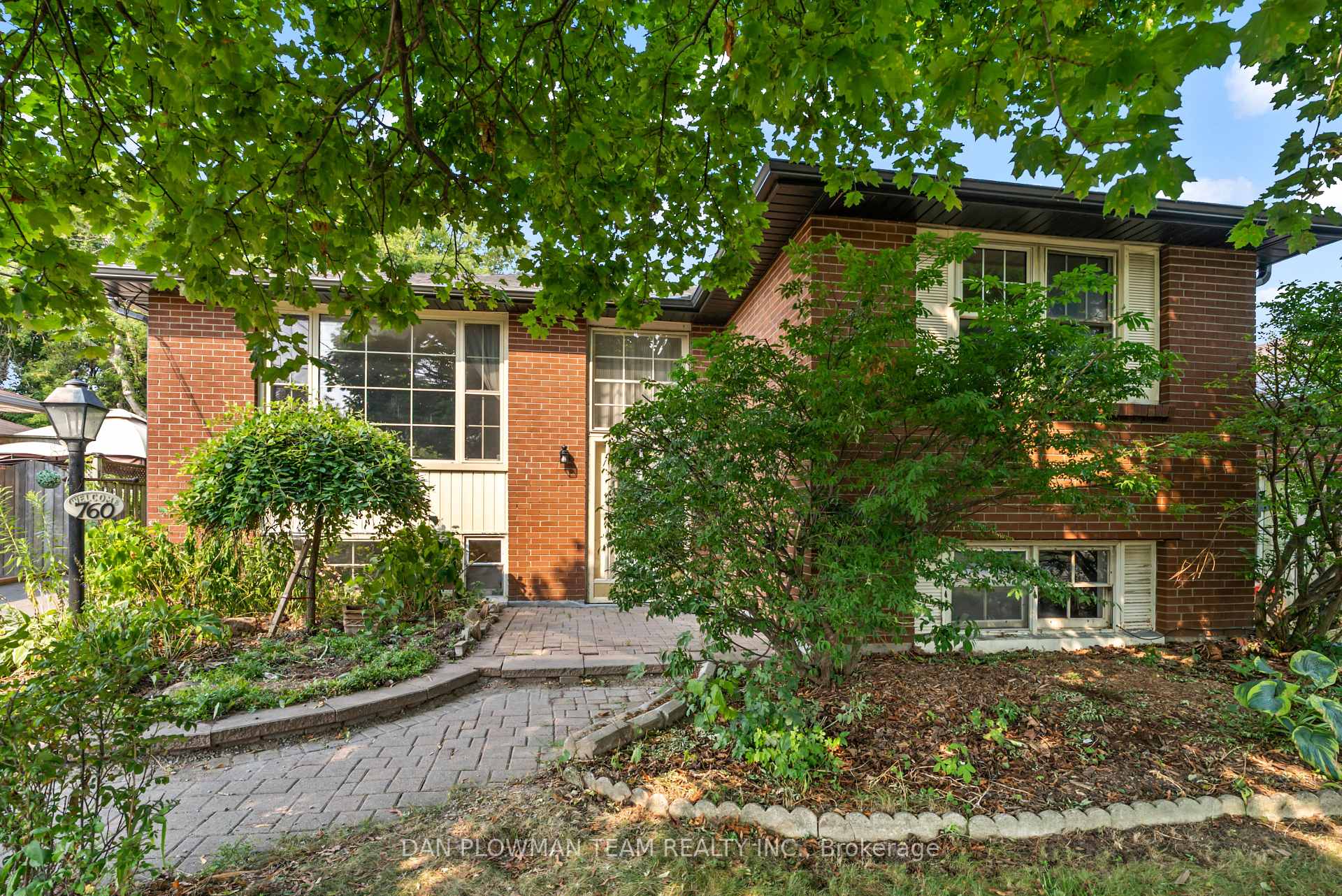 Photo 2 of 760 Hillcrest Road, Pickering, West Shore — HOMEH