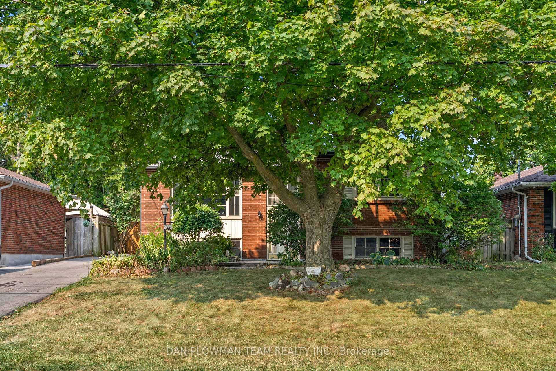 Photo 3 of 760 Hillcrest Road, Pickering, West Shore — HOMEH