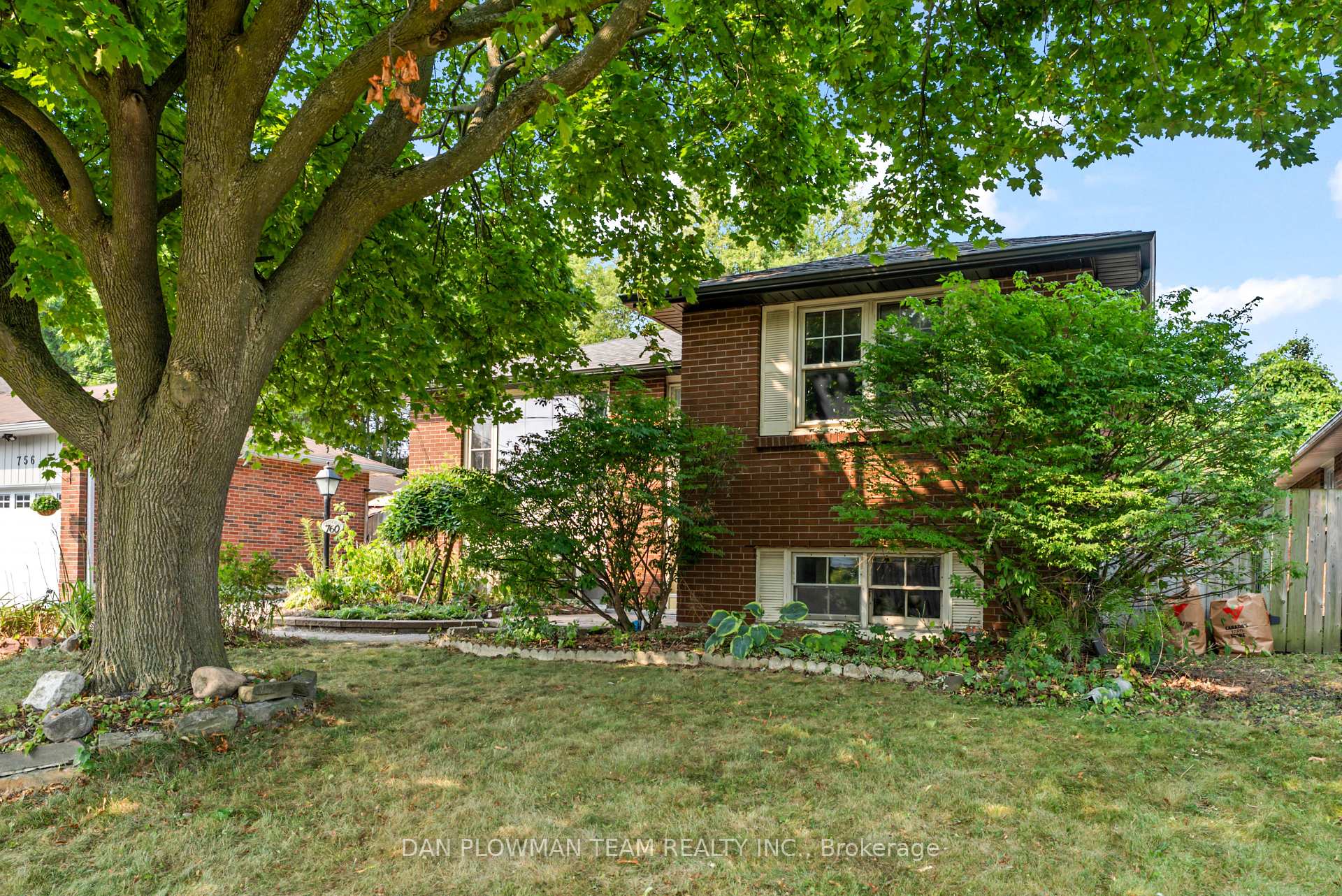 Photo 4 of 760 Hillcrest Road, Pickering, West Shore — HOMEH