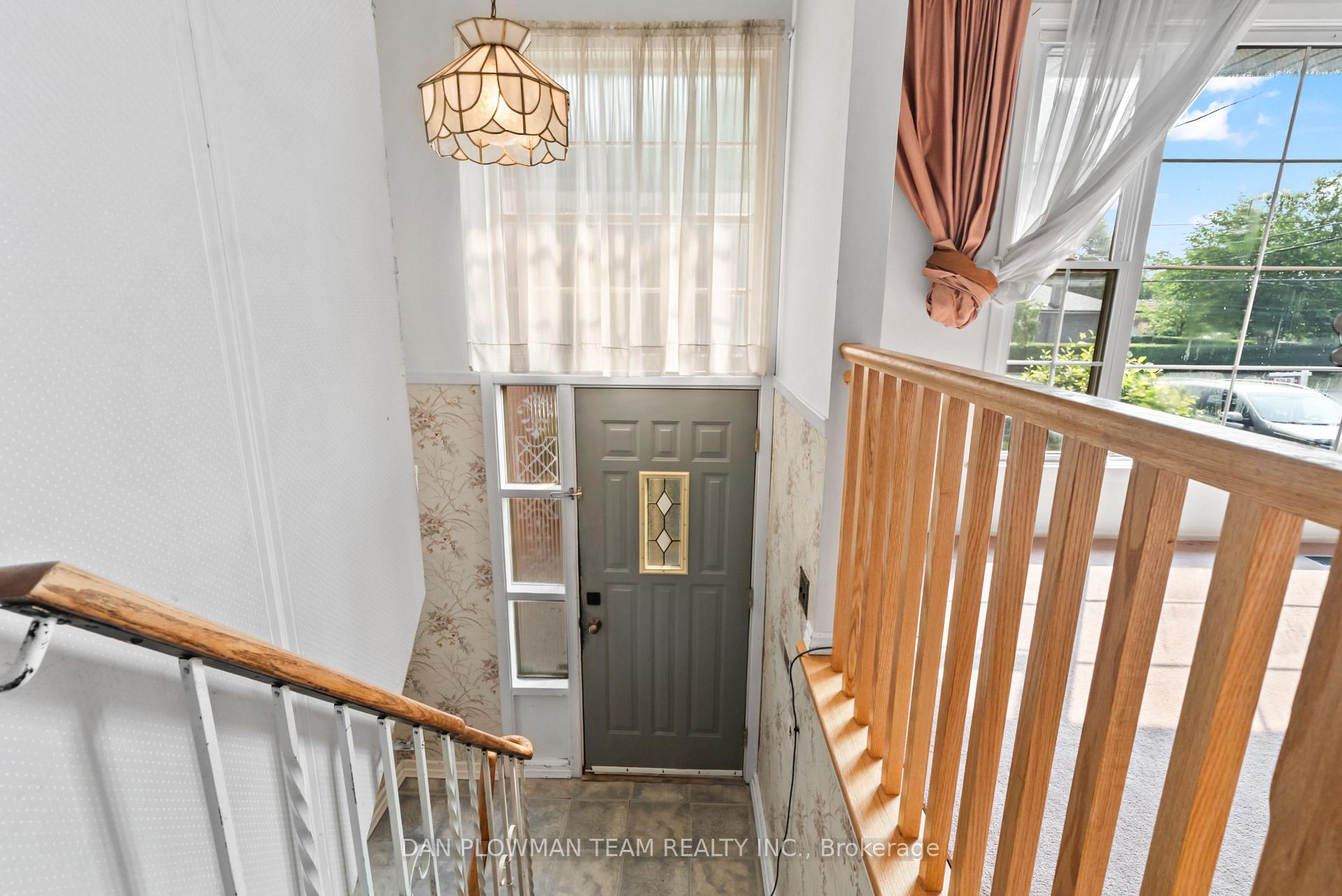 Photo 5 of 760 Hillcrest Road, Pickering, West Shore — HOMEH