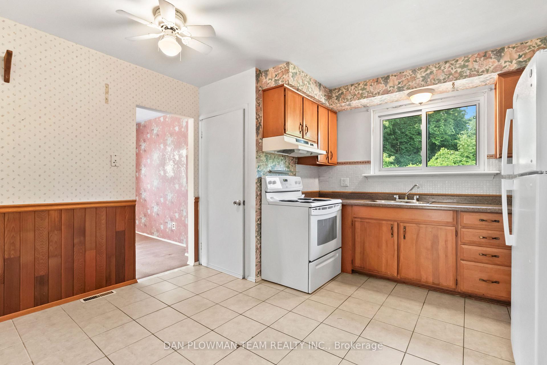 Photo 10 of 760 Hillcrest Road, Pickering, West Shore — HOMEH