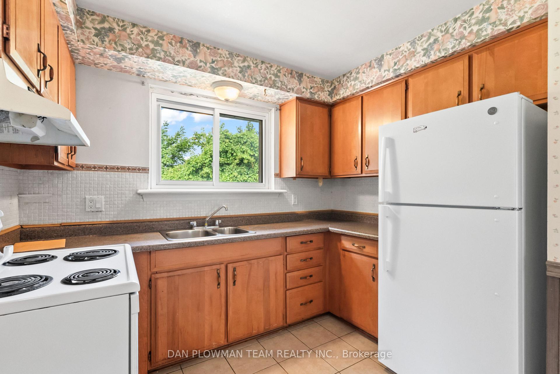 Photo 12 of 760 Hillcrest Road, Pickering, West Shore — HOMEH