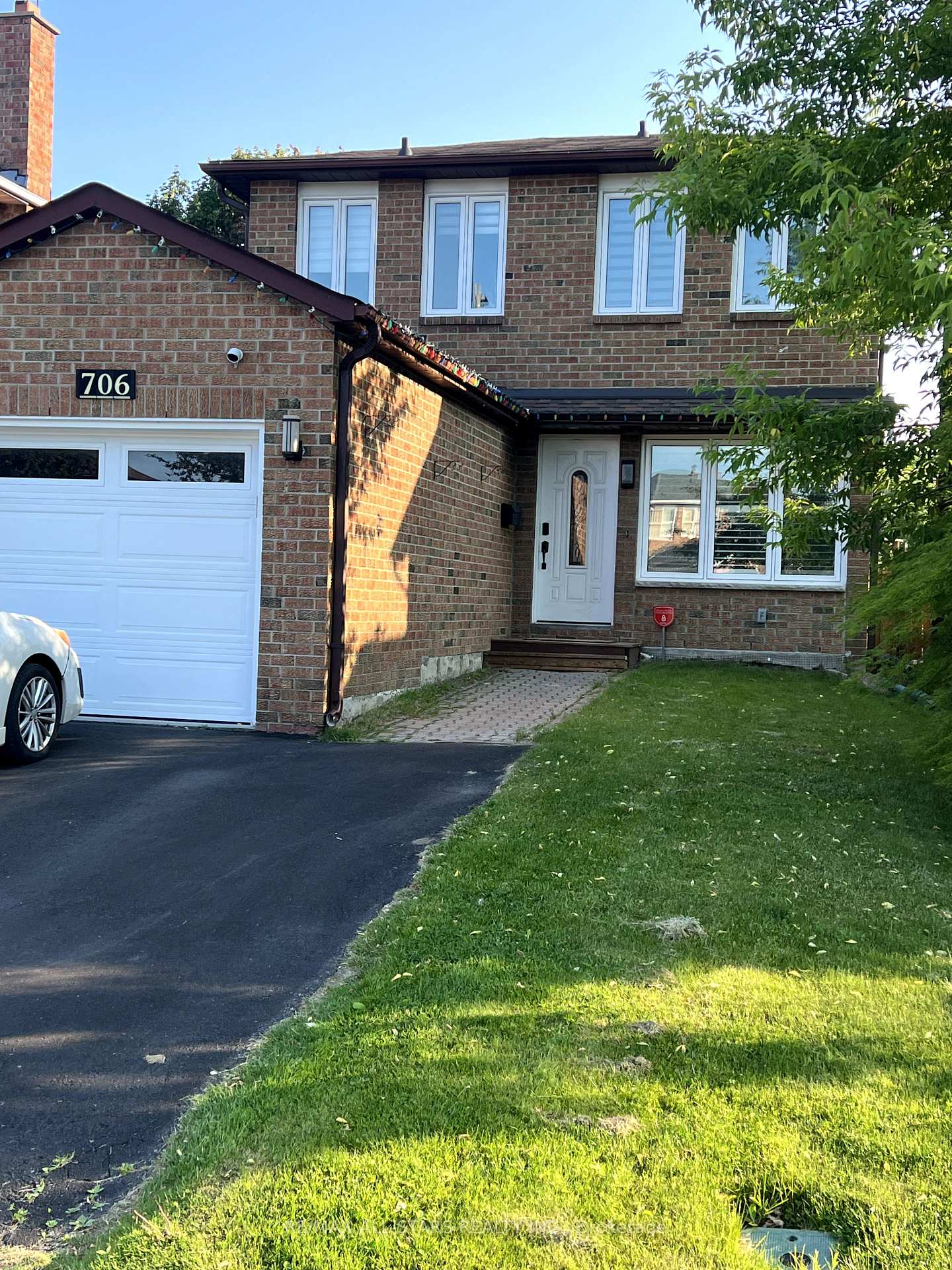 Photo 1 of 706 Sultana Square W, Pickering, Amberlea — HOMEH