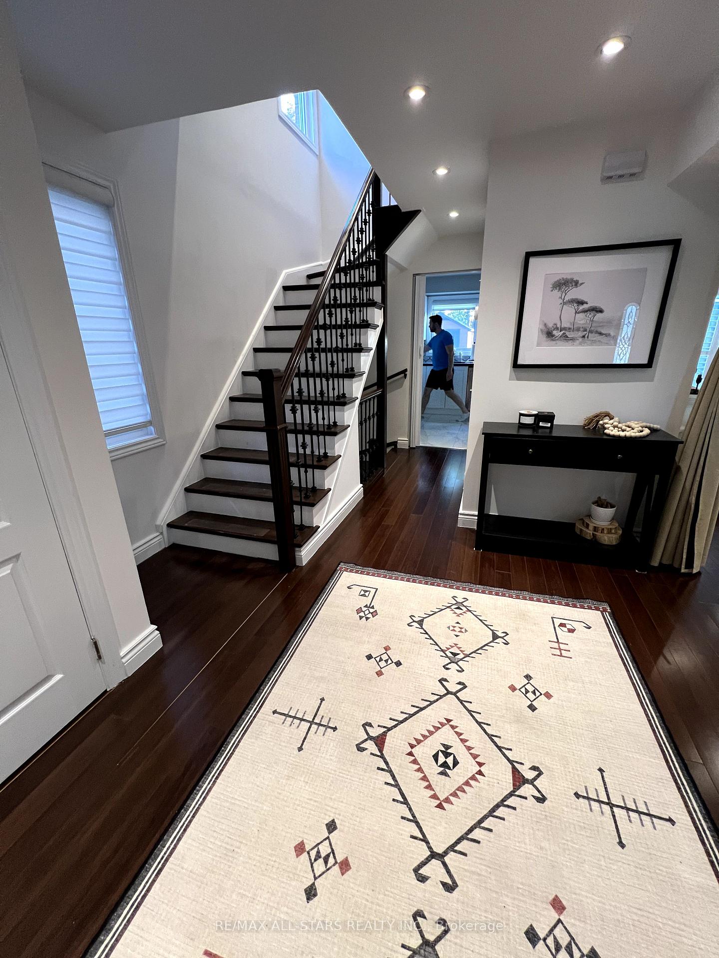 Photo 3 of 706 Sultana Square W, Pickering, Amberlea — HOMEH