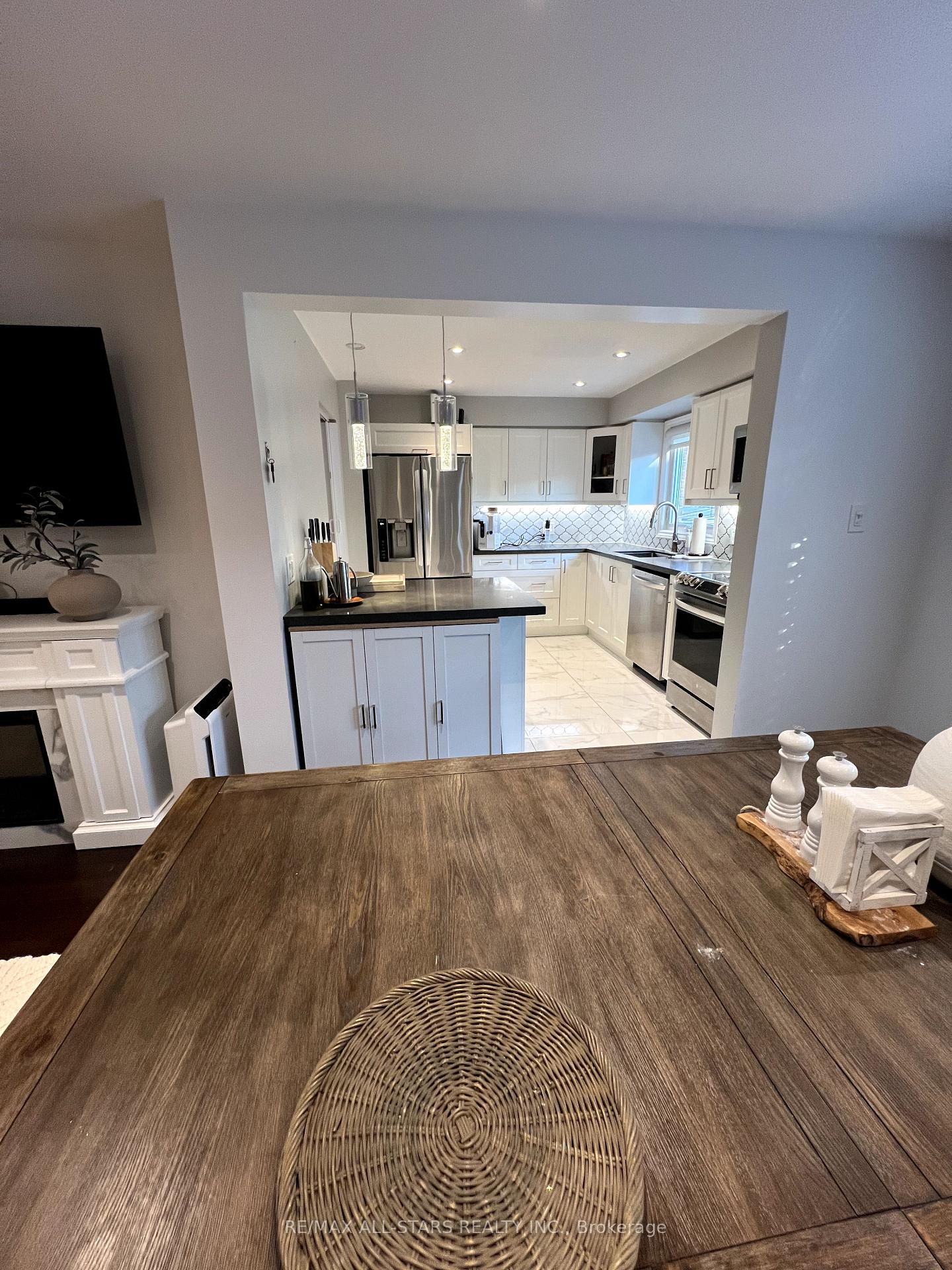 Photo 7 of 706 Sultana Square W, Pickering, Amberlea — HOMEH