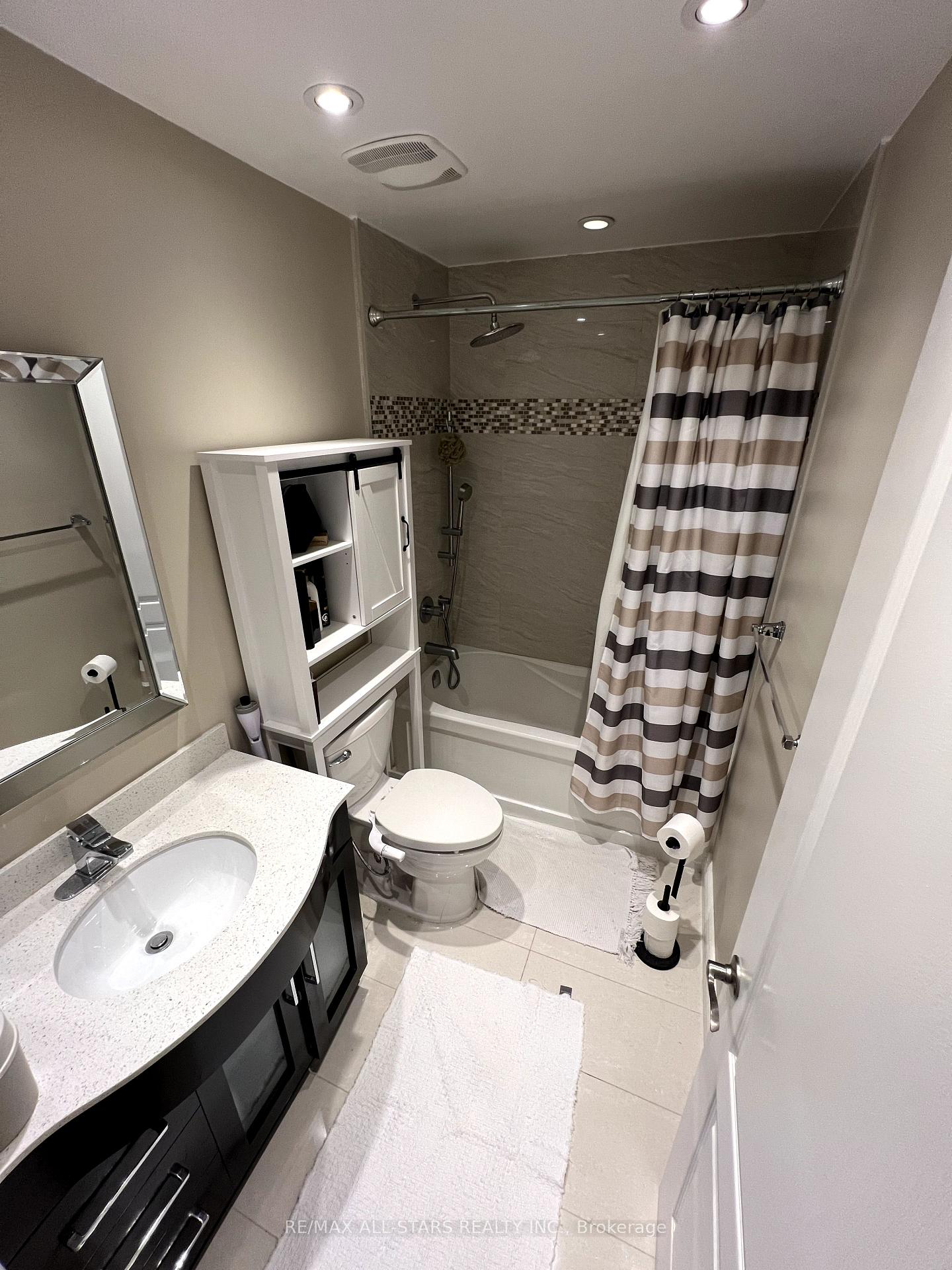 Photo 10 of 706 Sultana Square W, Pickering, Amberlea — HOMEH