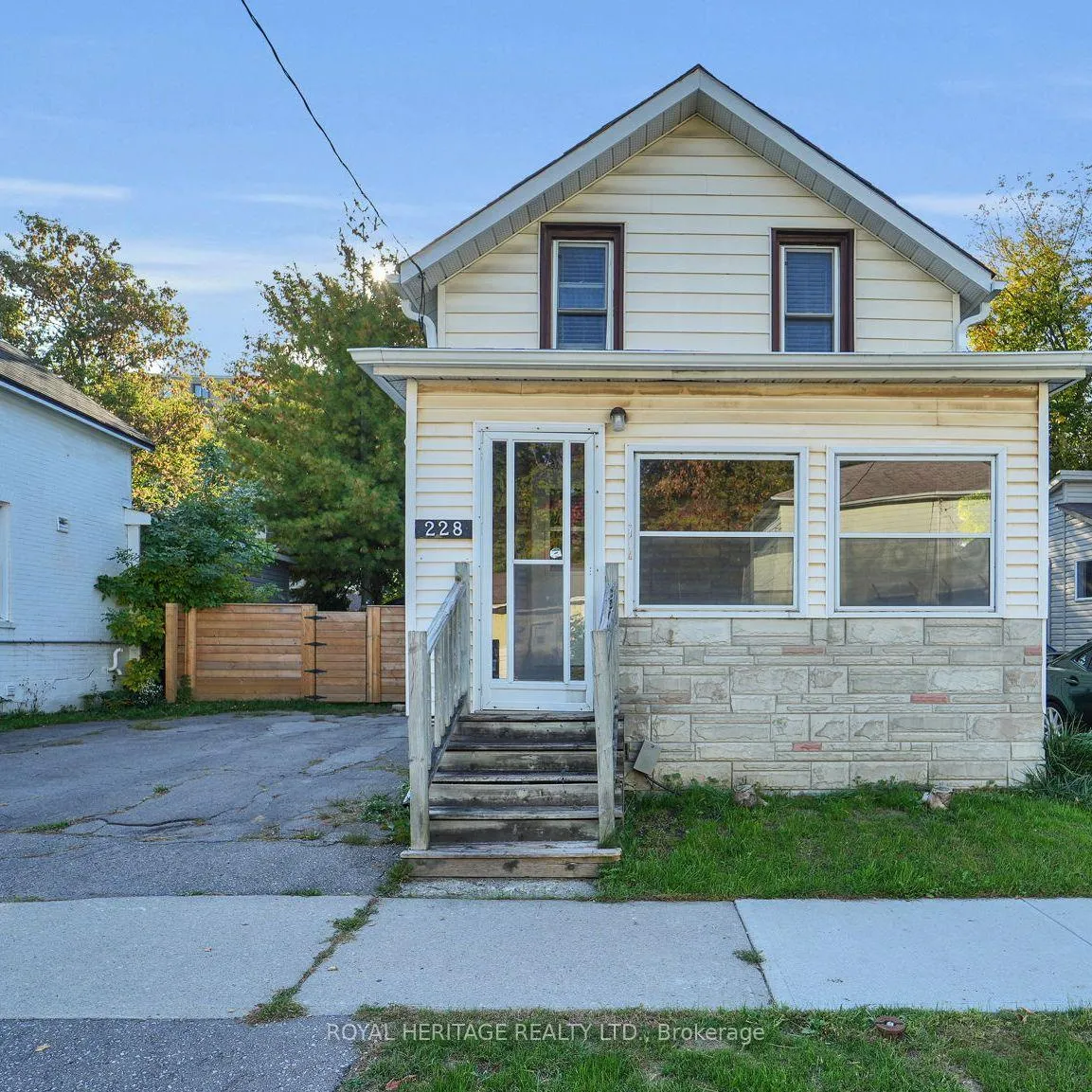 Front of 228 Court Street