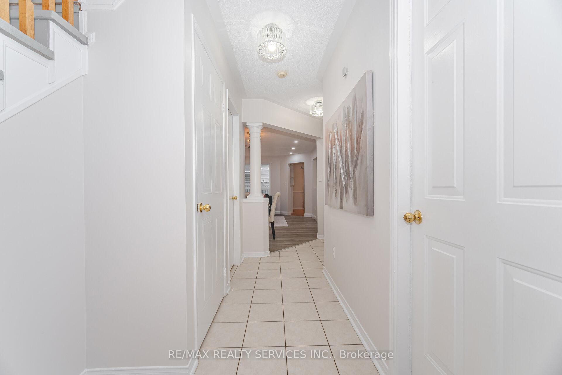 Photo 4 of 1016 Roseheath Street, Oshawa, Pinecrest — HOMEH