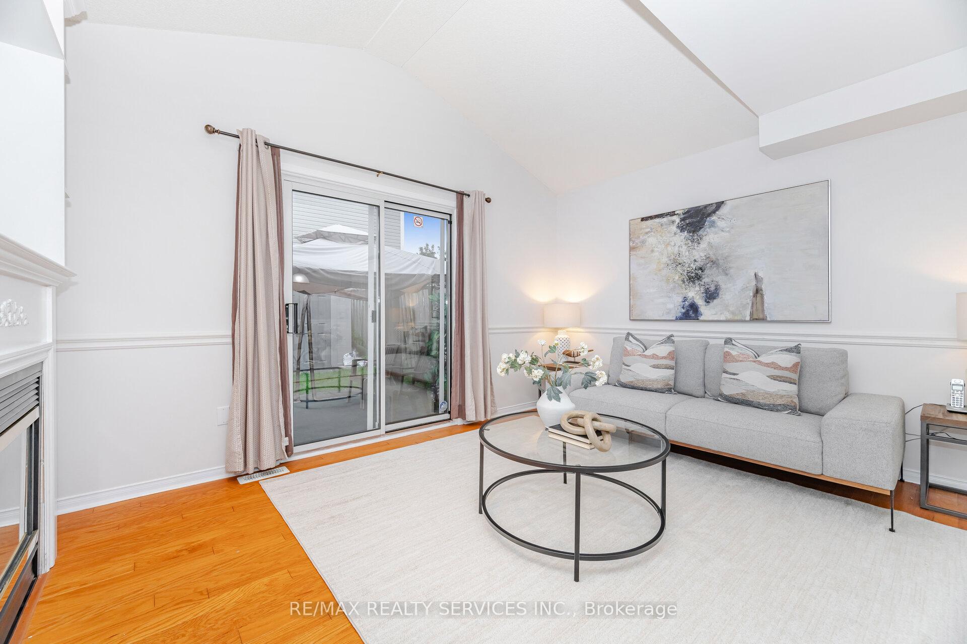 Photo 14 of 1016 Roseheath Street, Oshawa, Pinecrest — HOMEH