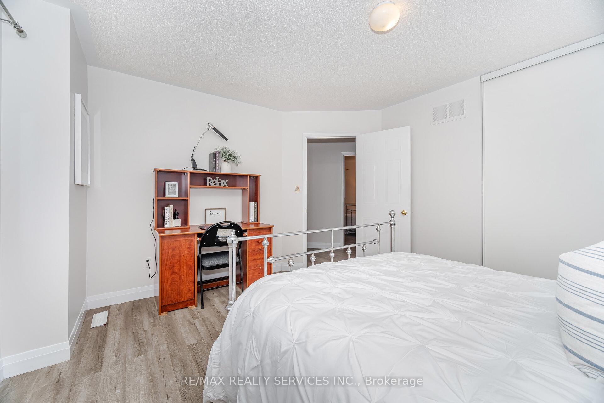 Photo 31 of 1016 Roseheath Street, Oshawa, Pinecrest — HOMEH