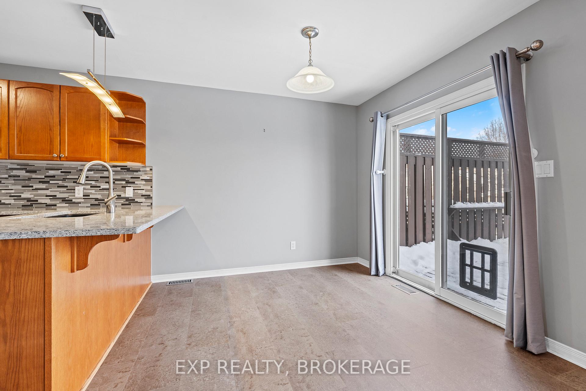 Photo 12 of 450 Laura Avenue, Kingston, Kingston East (Incl Barret Crt) — HOMEH